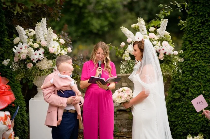 ⭐️CLAIRE &amp; RICHARD⭐️ 

Back at Bingham Riverhouse in the summer, on the hottest day of the year. Pregnant and trying not to faint 😂

This was a really lovely ceremony, though. I love a ceremony where the couple share vows written to their kids, 