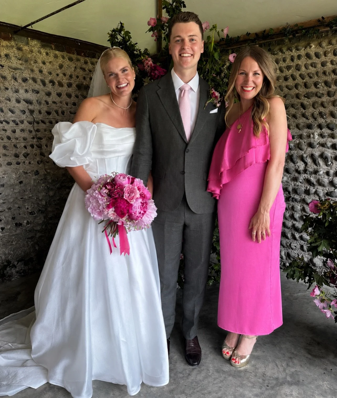 ⭐️BEN &amp; LILY⭐️ 

Last weekend I had the pleasure of marrying this pair. 

The ceremony was lovely for loads of reasons - heartfelt emotion, tears all around, and lots of laughter of course. 

Something I really loved that I don&rsquo;t think enou
