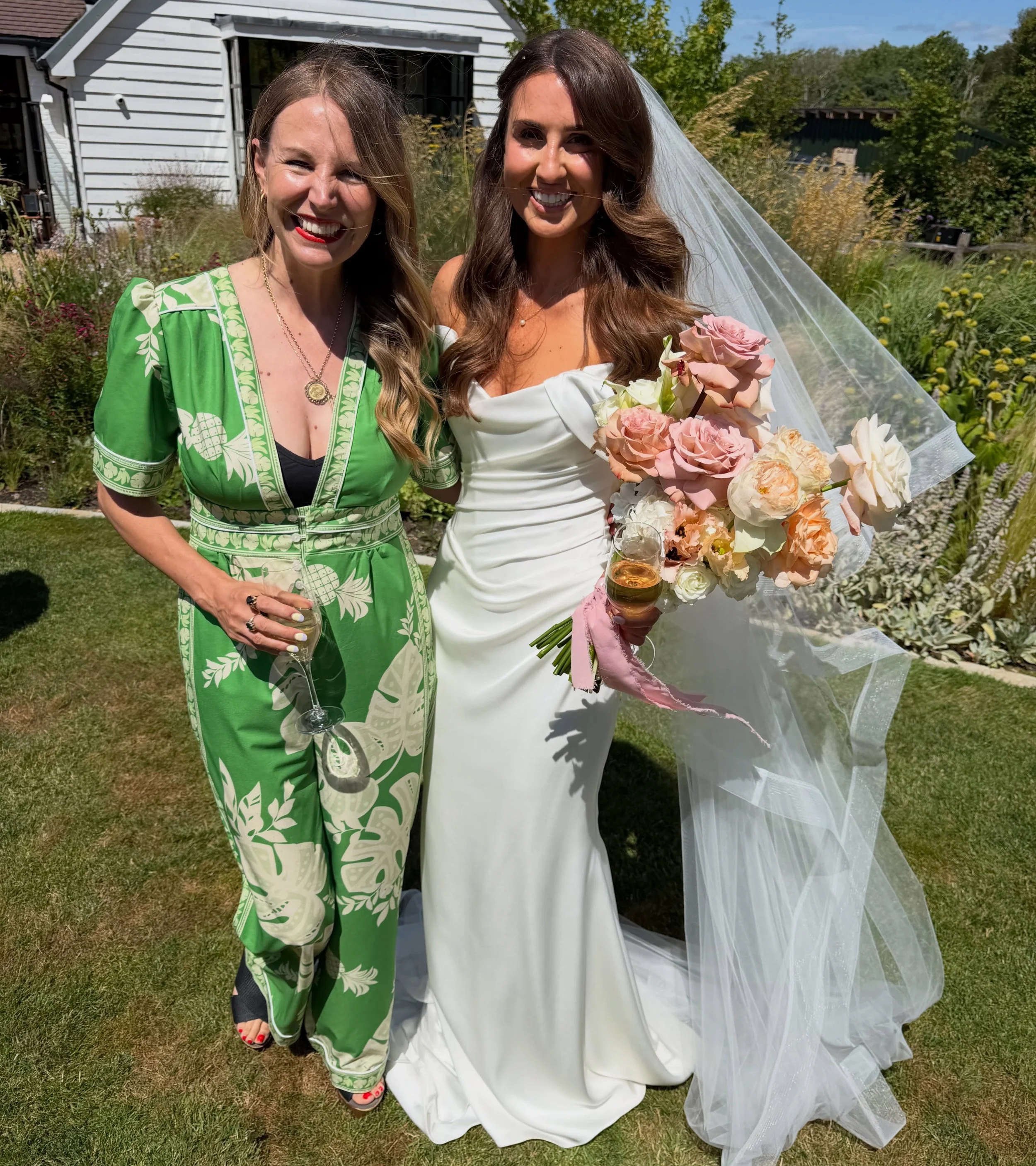 ⭐️GABBY &amp; BEN⭐️ 

Gahh look at this beautiful bride! Gabby and Ben got married last weekend at Limekiln @limekilnsussex 

It was the first time I done an outdoor ceremony there in the woodland, and as ceremony spaces go it was pretty spectacular.