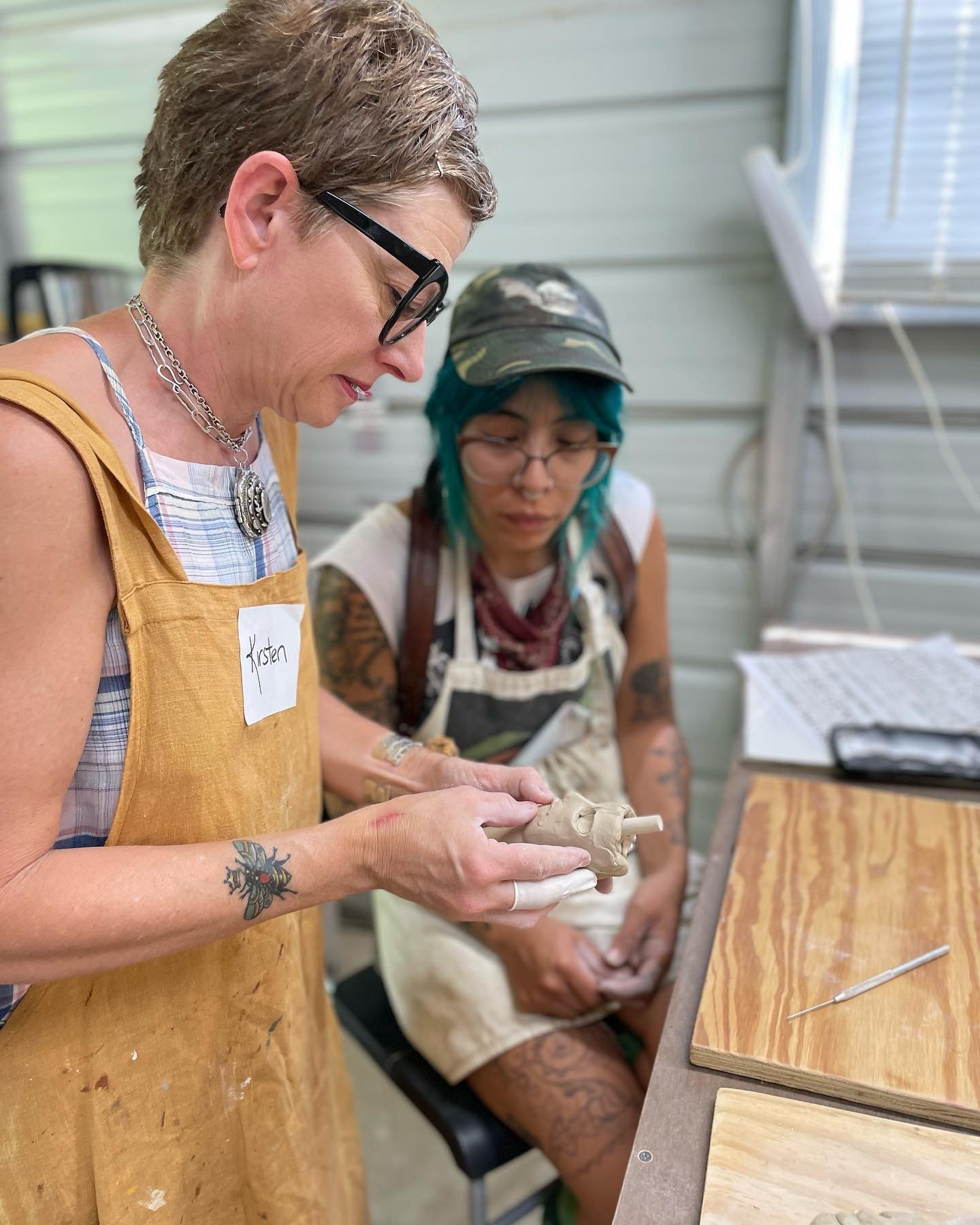It&rsquo;s Day 1 of Kirsten Stingle&rsquo;s workshop &ldquo;Unearthing the Narrative&rdquo;🥰

We have a FULL class who are eager to learn👍

Check out all of our workshops at the LINK IN BIO

#ceramicsculpture #doubleislandstudio #kirstenstingle #ce