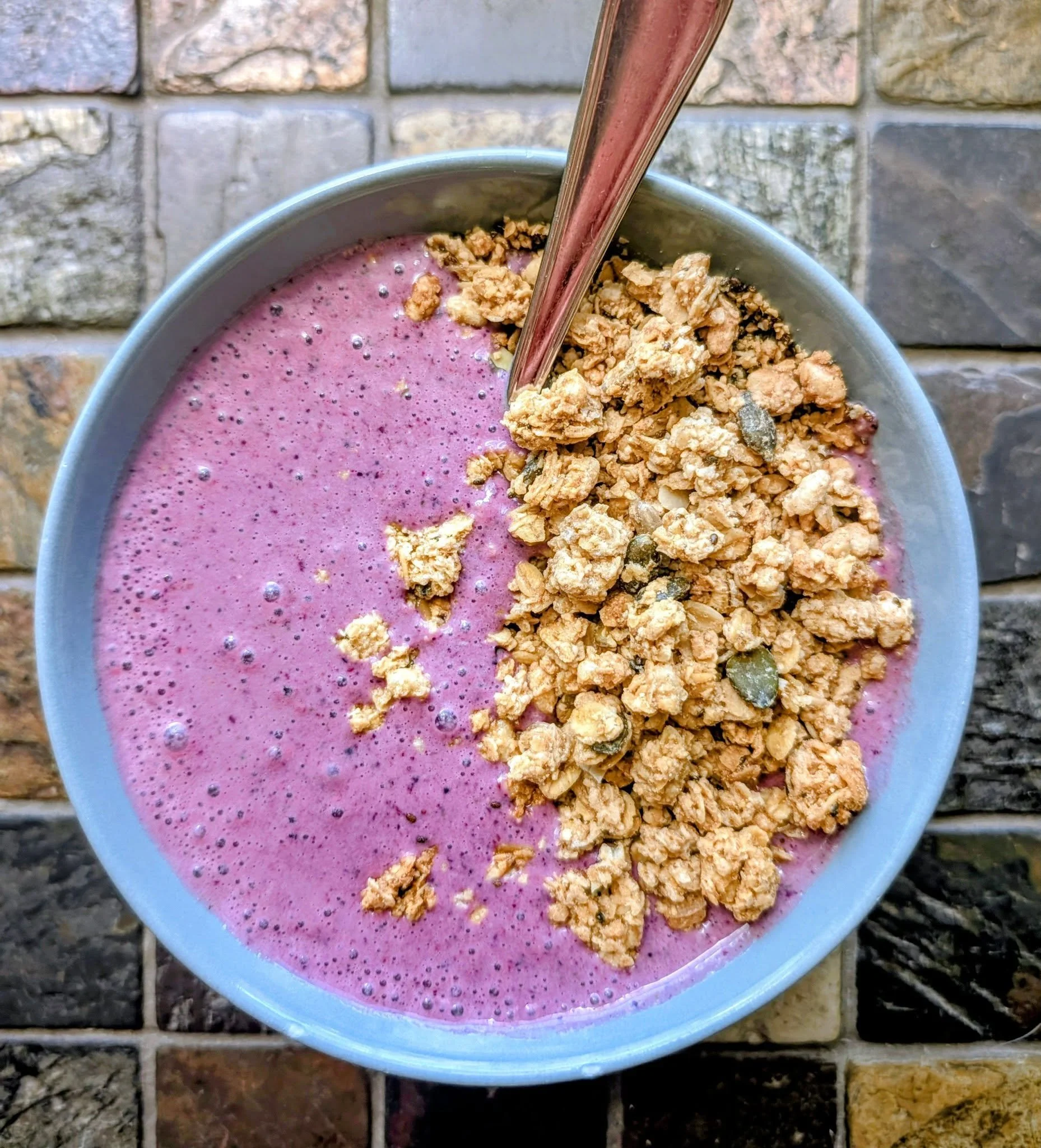 Bol-smoothie aux petits fruits &amp; kale