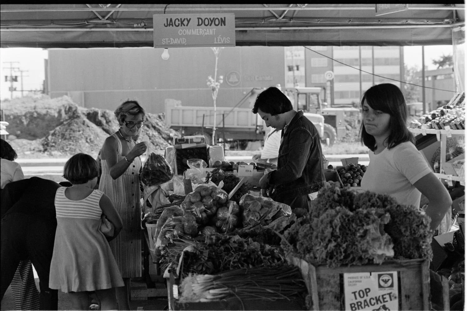 Marché de Sainte-Foy, 1976-07-31

Archives nationales à Québec, Fonds Ministère des Communications, (03Q,E10,S44,SS1,D76-360), Claude Gadoury.