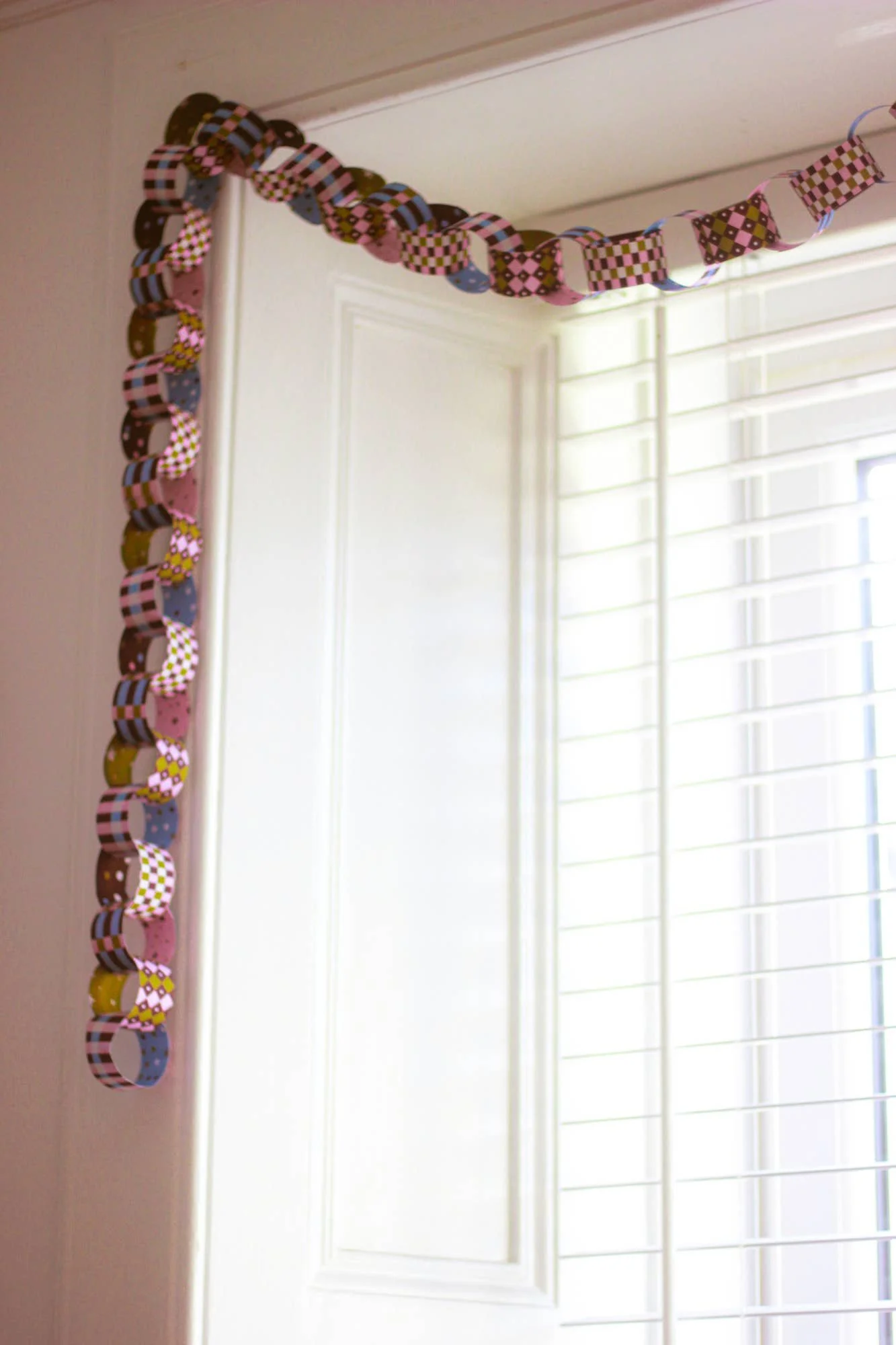 gathering-christmas-paper-chain-kit-maximalist-2.jpg