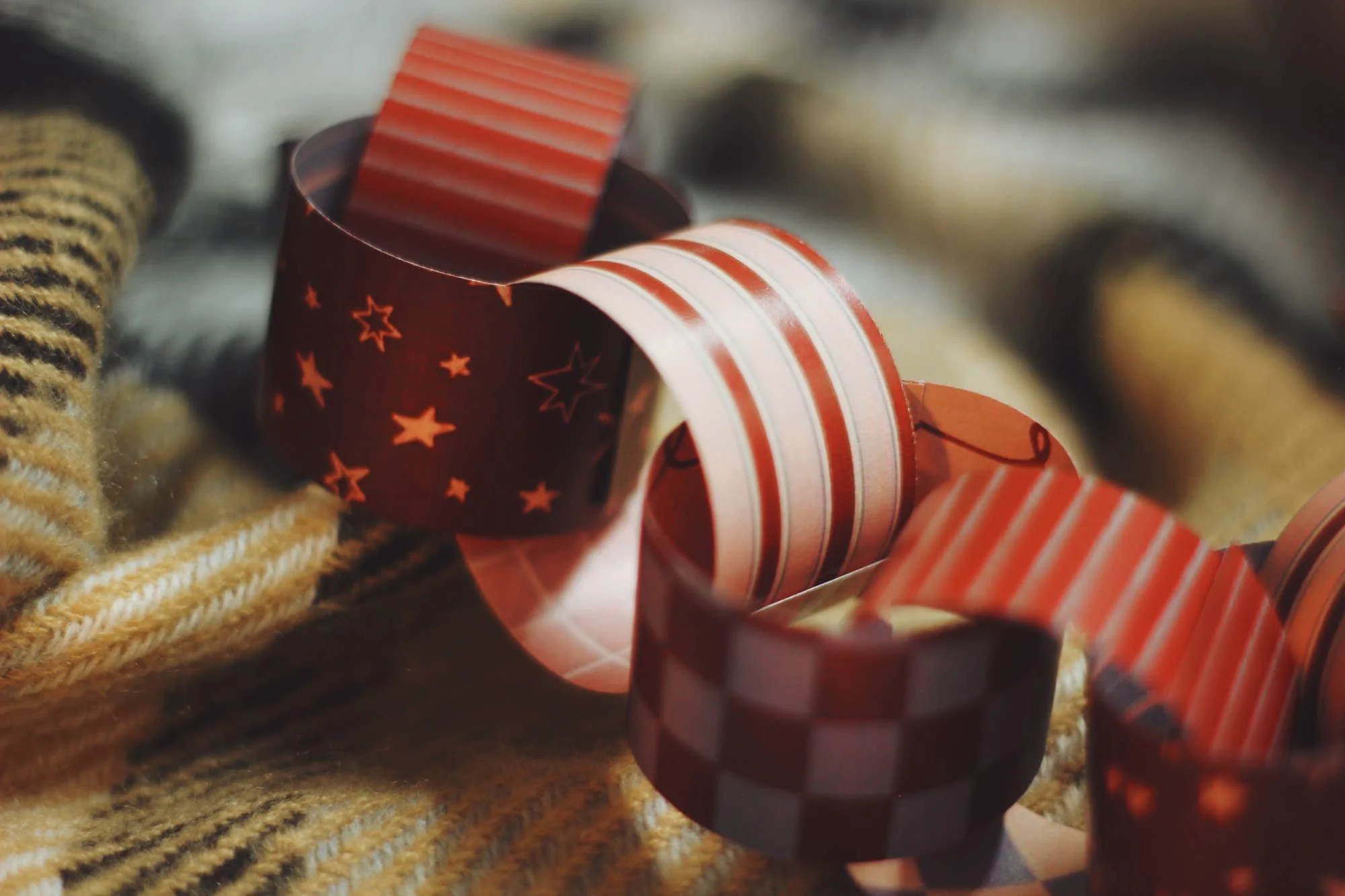snuggle-up-paper-chain-kit-modern-traditional-party-decor-2.jpg
