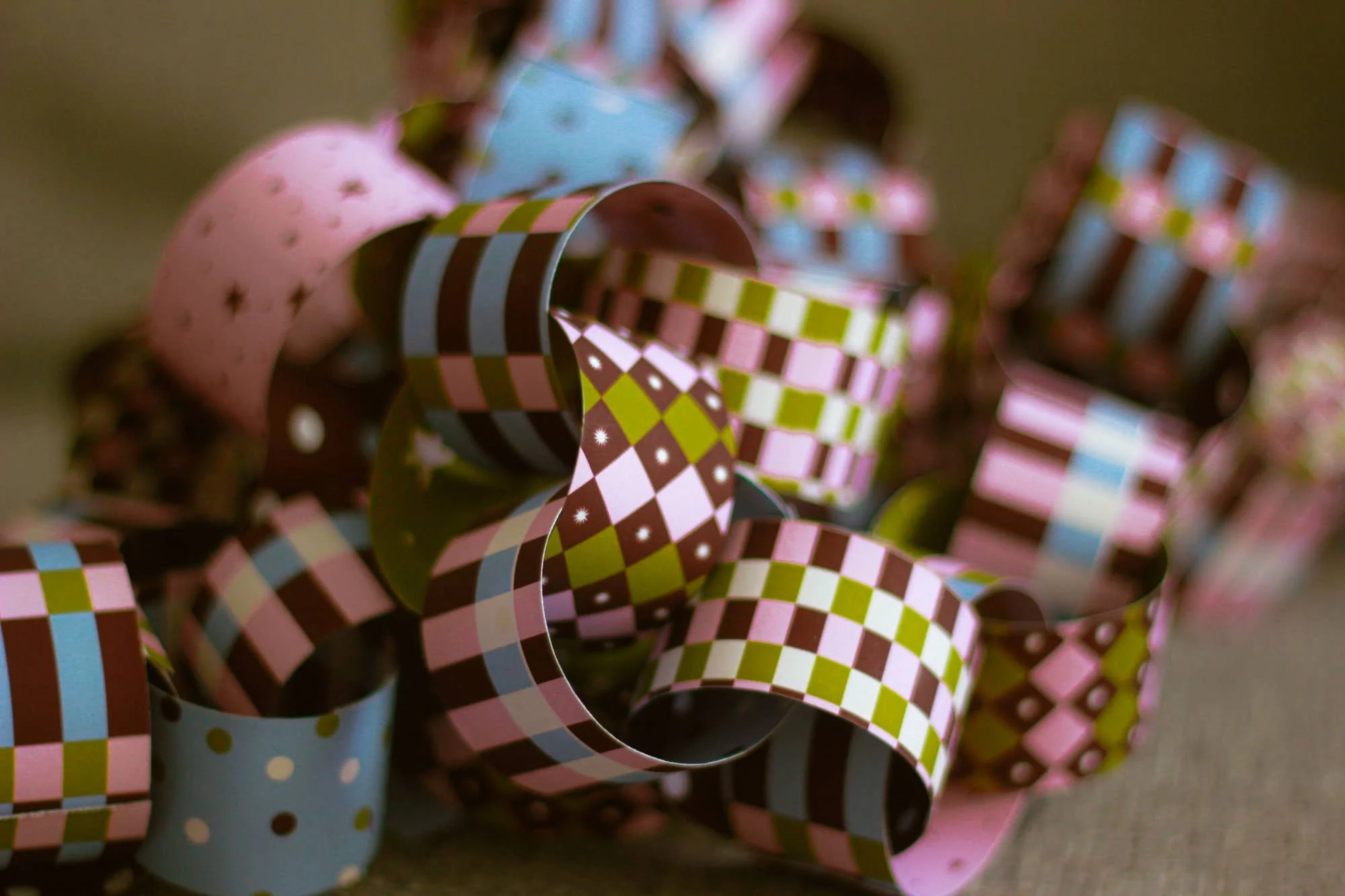 gathering-christmas-paper-chain-kit-maximalist-5.jpg