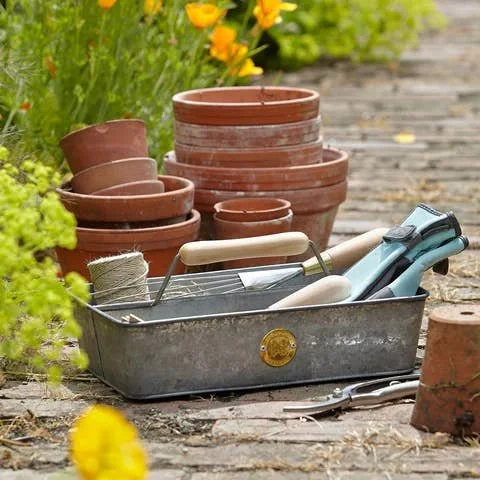sophie-conran-galvanized-trug-2.jpg