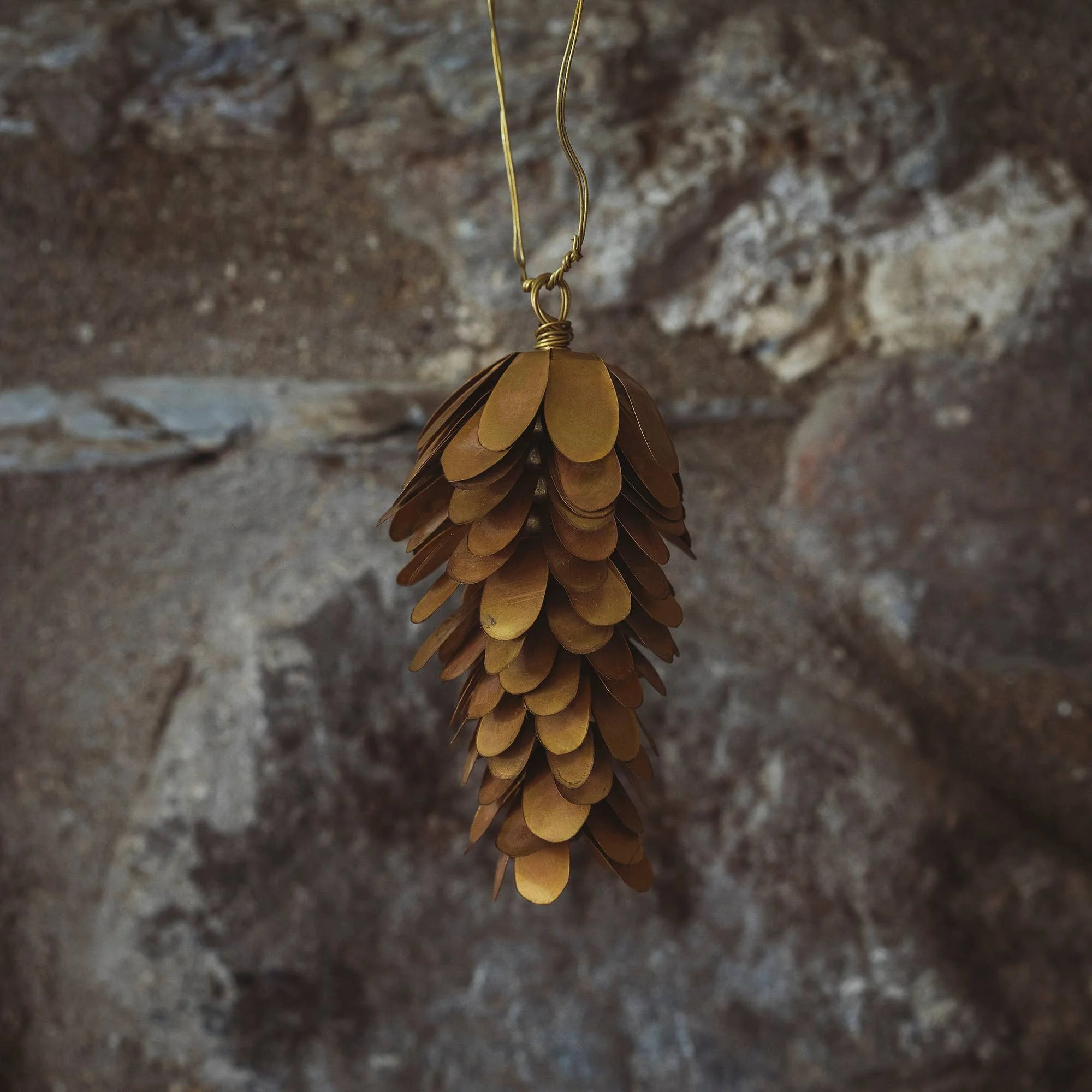 brass-pine-cone-decorations-7-cm.jpg