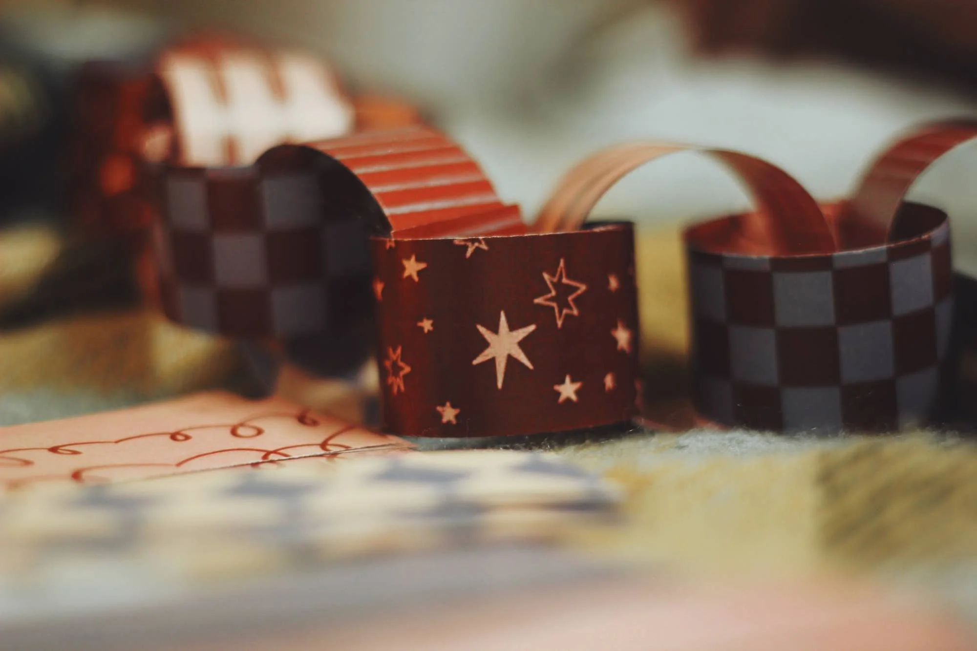 snuggle-up-paper-chain-kit-modern-traditional-party-decor-8.jpg