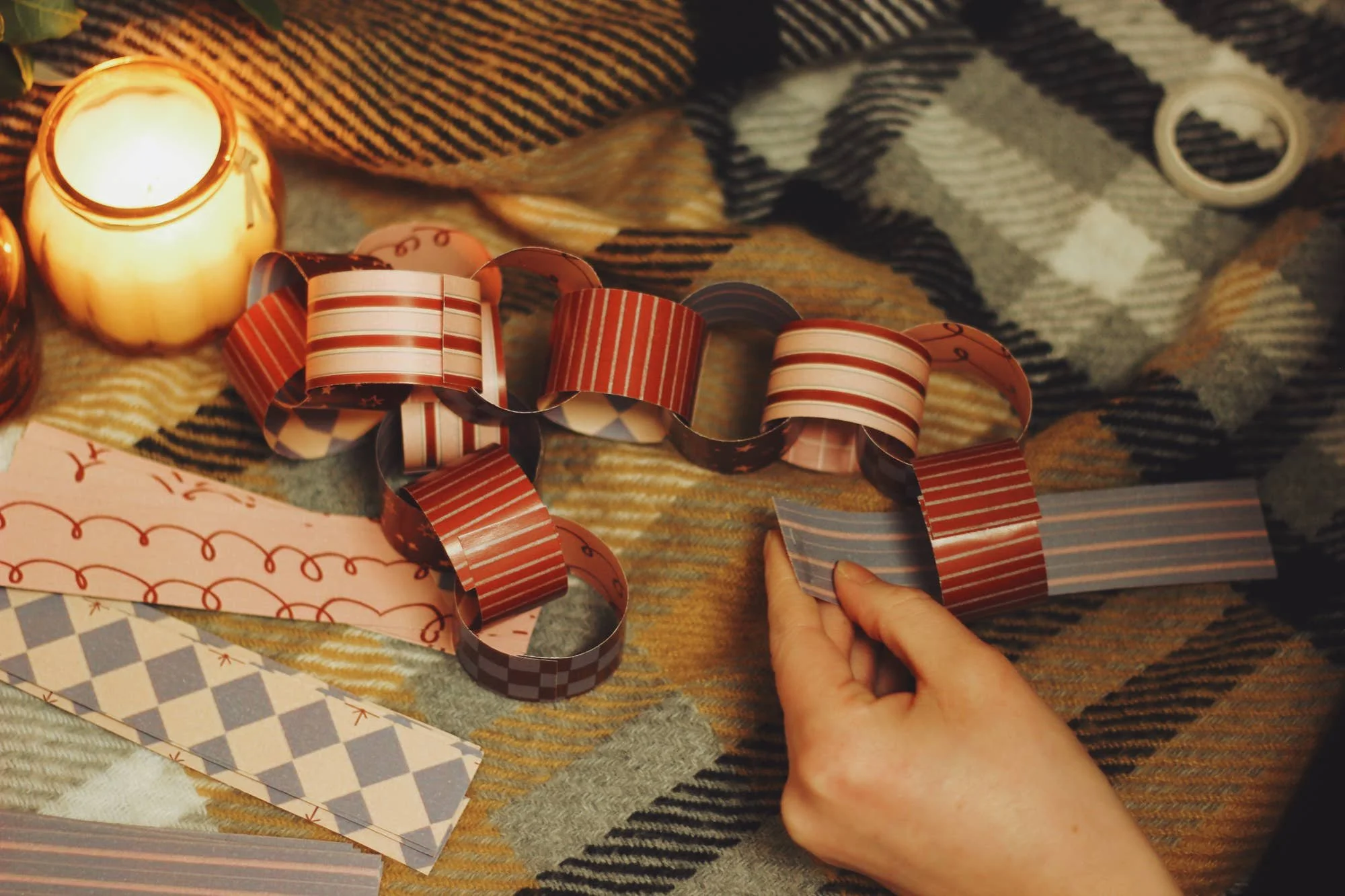 snuggle-up-paper-chain-kit-modern-traditional-party-decor-3.jpg