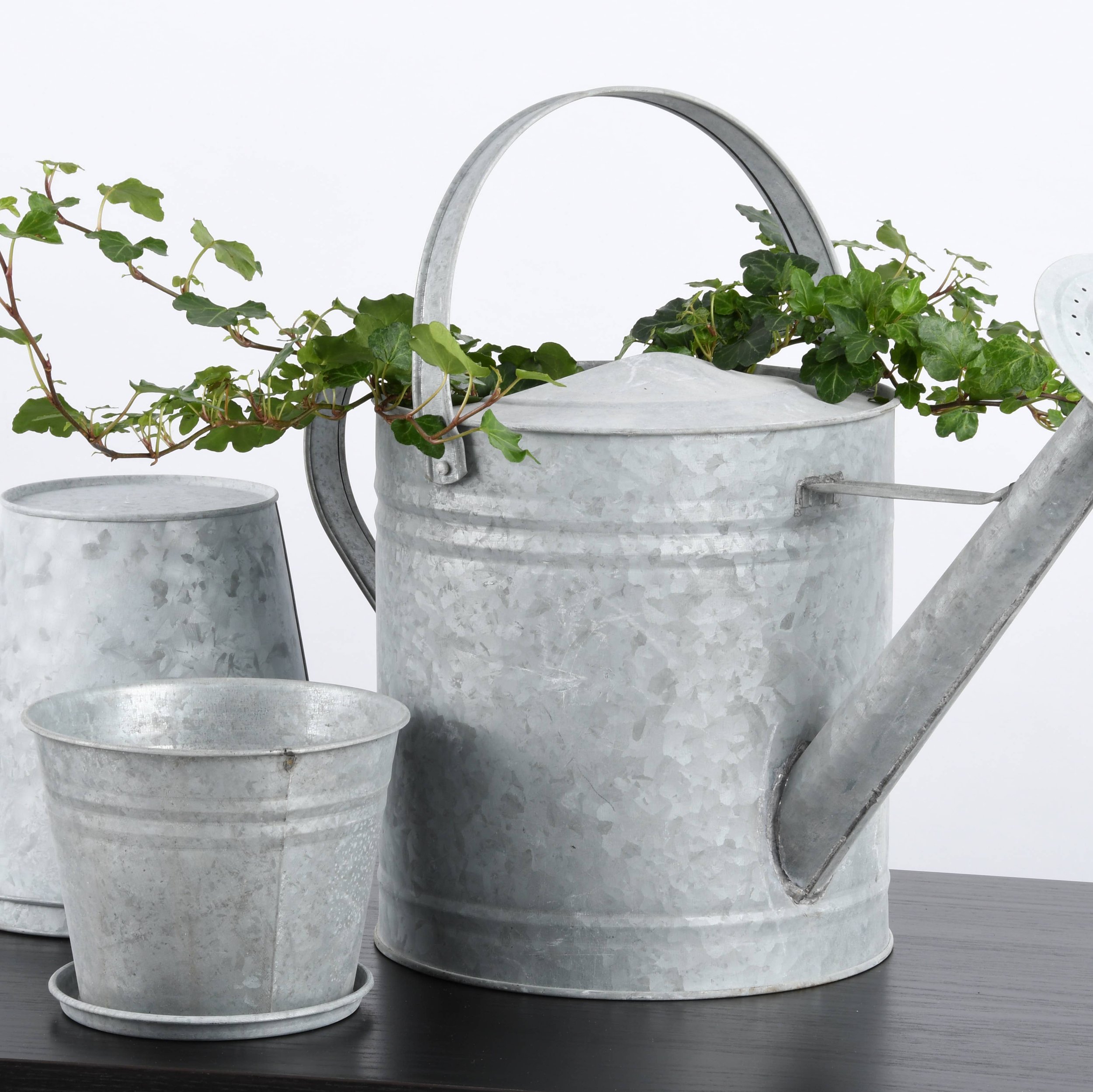 oz49-old-zinc-flower-pot-9cms.jpg