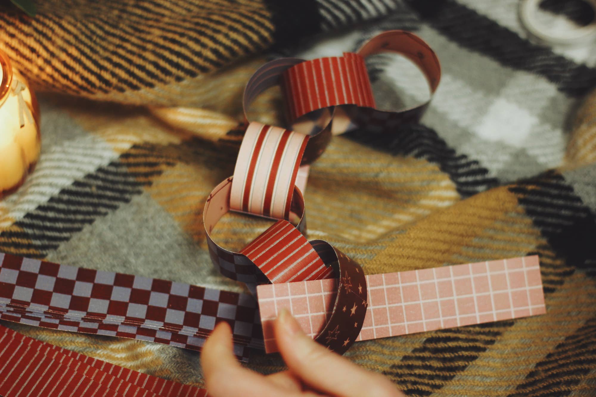 snuggle-up-paper-chain-kit-modern-traditional-party-decor-9.jpg