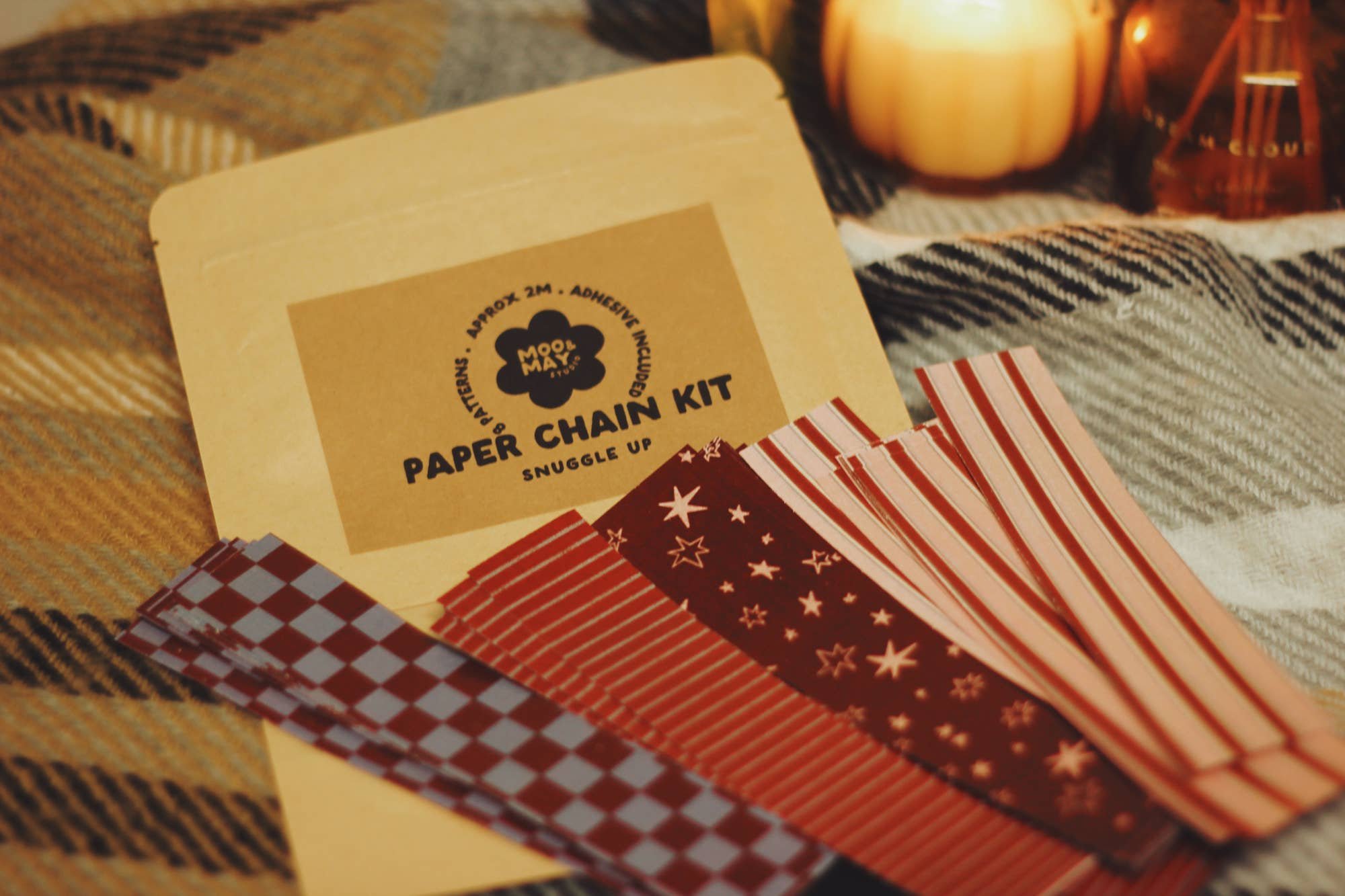 snuggle-up-paper-chain-kit-modern-traditional-party-decor-10.jpg