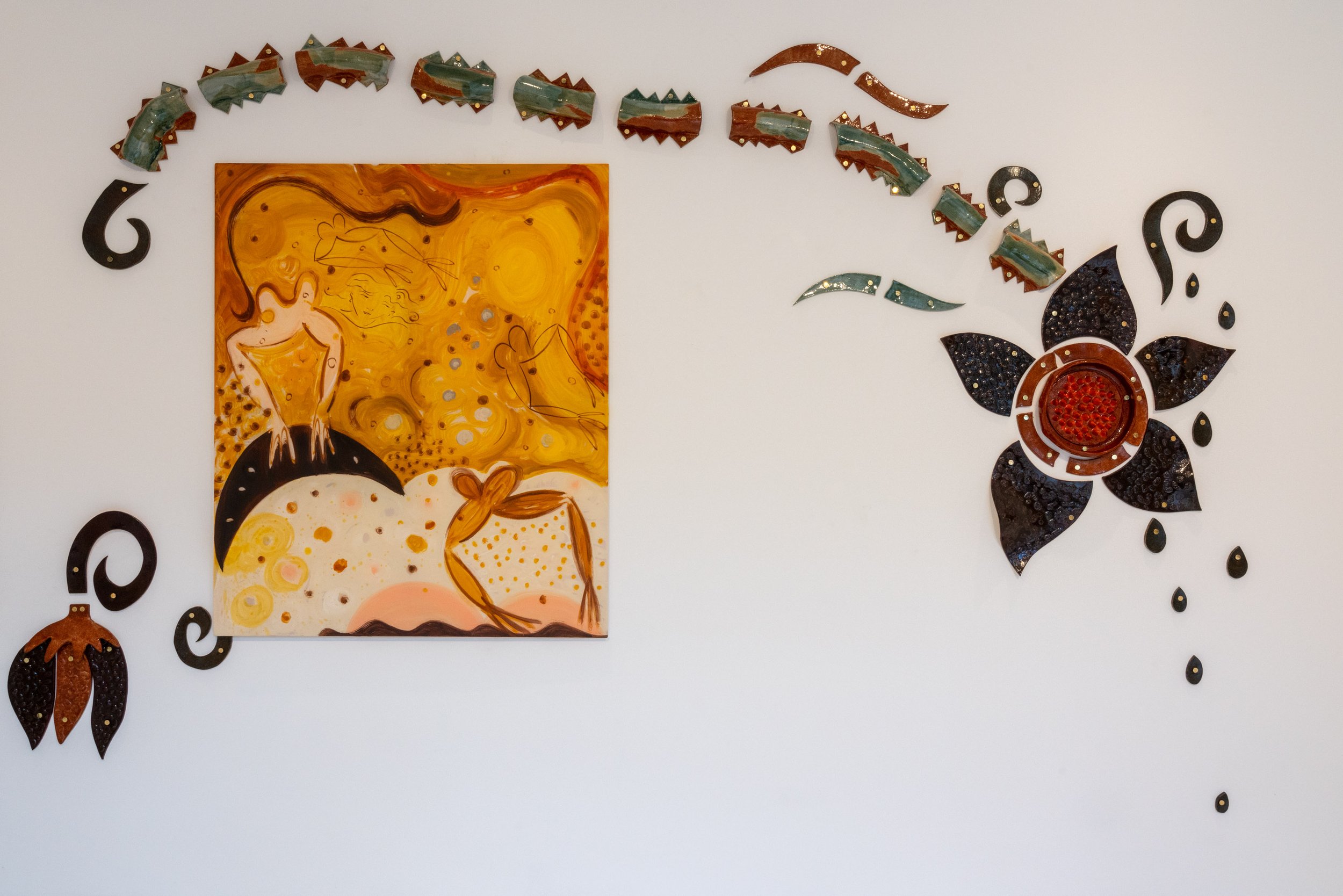 Rafflesia and Strawberry, 2022
Glazed stoneware ceramic
220 x 140 cm (dimensions variable)
* The painting Quicksand is independent
