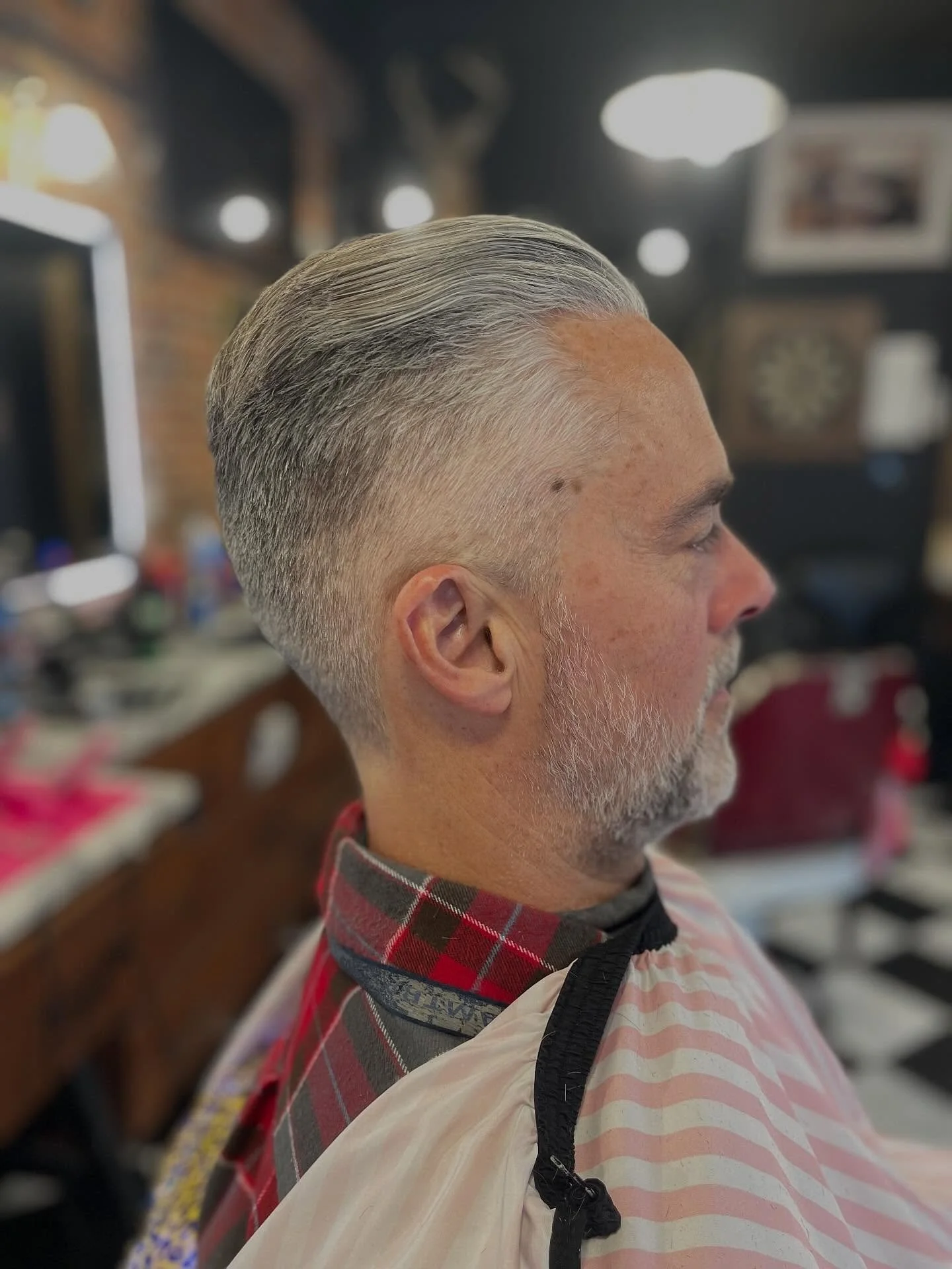 New client, Andrew Enzman, in the chair at BURKE &amp; PAYNE Barber Co. From grown out, to dialed in. Ellen refined the silhouette, tightened the sides, and kept the natural movement up top.
Sharp, clean, and easy to wear.

📍9th &amp; Fitzwater, Ita