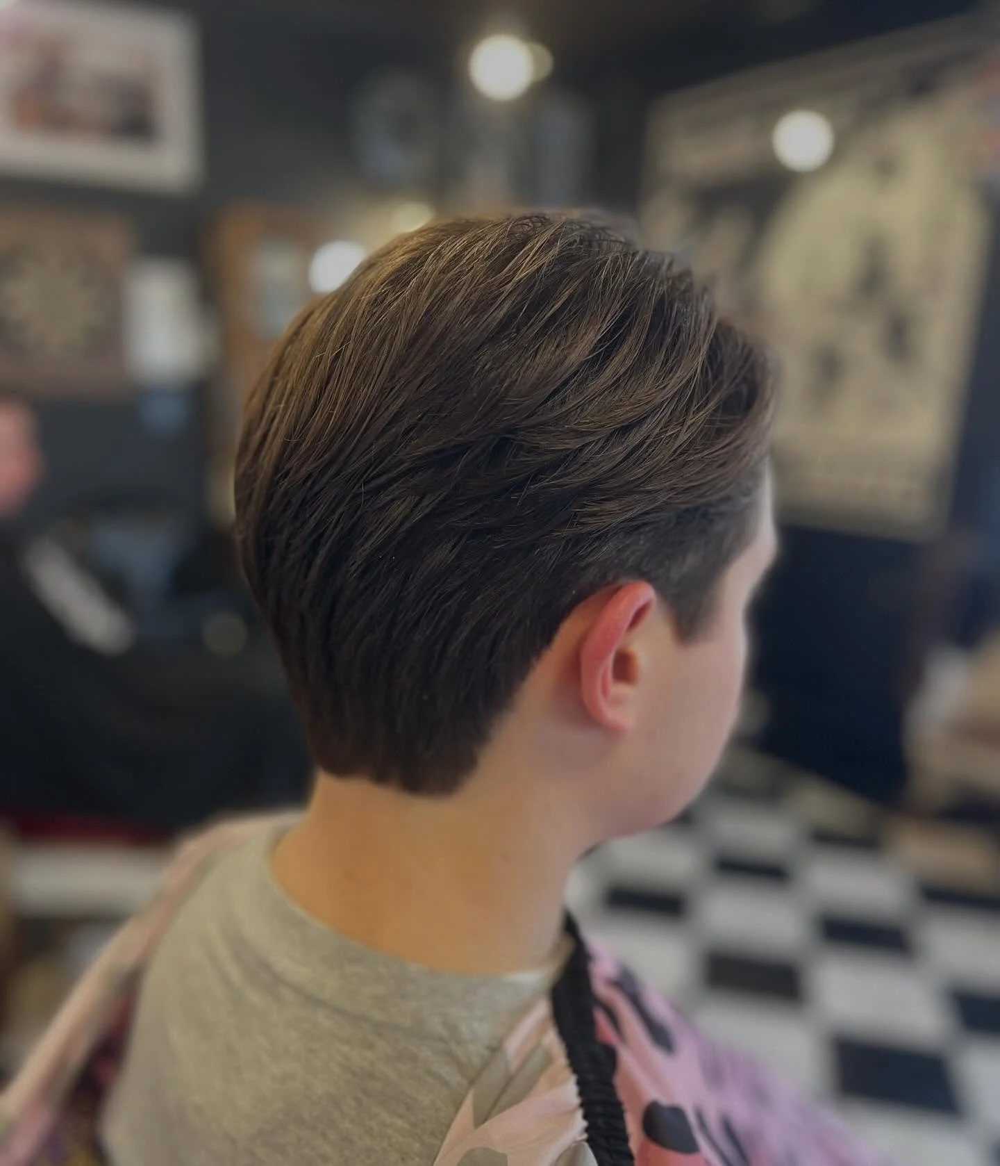 Smooth finish with natural movement.
Styled with Shear Revival Commonwealth Primer for a soft hold and healthy shine.

📍 Italian Market / South Philly
✂️ Ellen

#burkeandpayne #burkeandpaynebarberco #phillybarber #philadelphiabarber #phillybarbersho
