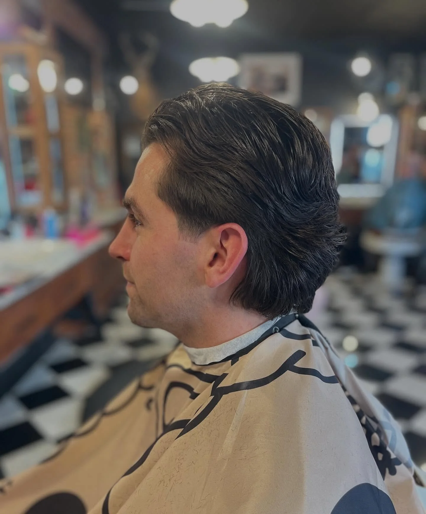 Classic shape with natural movement.
Clean scissor work by Nate at BURKE &amp; PAYNE Barber Co.

Appointments available with Nate this weekend.

#phillybarber
#philadelphiabarber
#menshaircut
#scissorcut
#classicmenshaircut
#barbershopstyle
#mensgroo