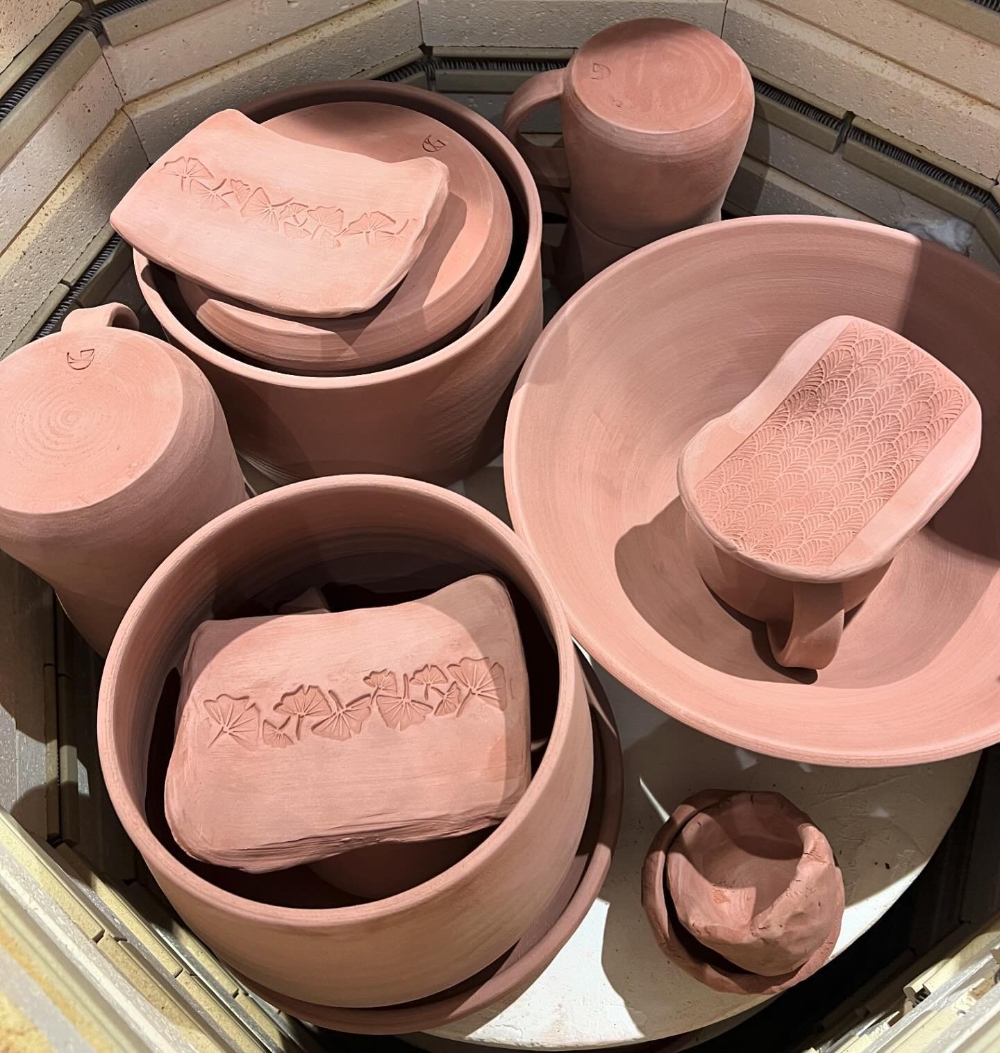 🧱🧩📚

#kiln #tumblestack #pottery #instapottery #handmade #catskills #artprocess #ceramicstudio