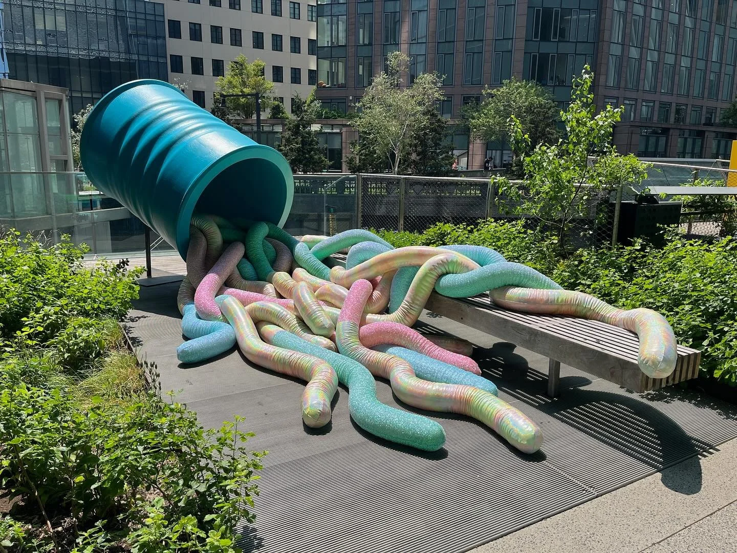 Thanks @mssngpeces for the opportunity to fabricate this WhatsApp activation on the High Line, which utilized lenticular chat bubbles to demonstrate the app&rsquo;s privacy features. Big shout out to designer @susanlinss and the whole Konduit team 😍