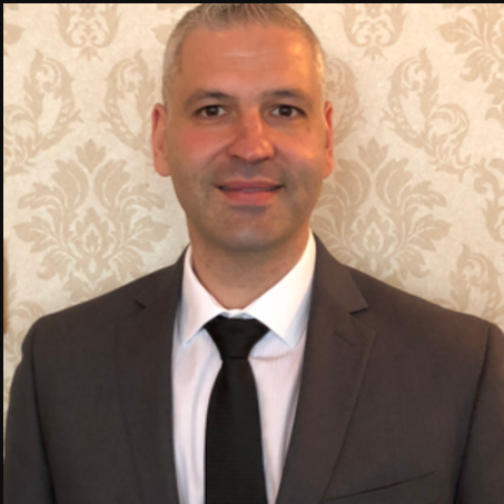 Headshot of Stephen Y., real estate agent and Unstinted Views client