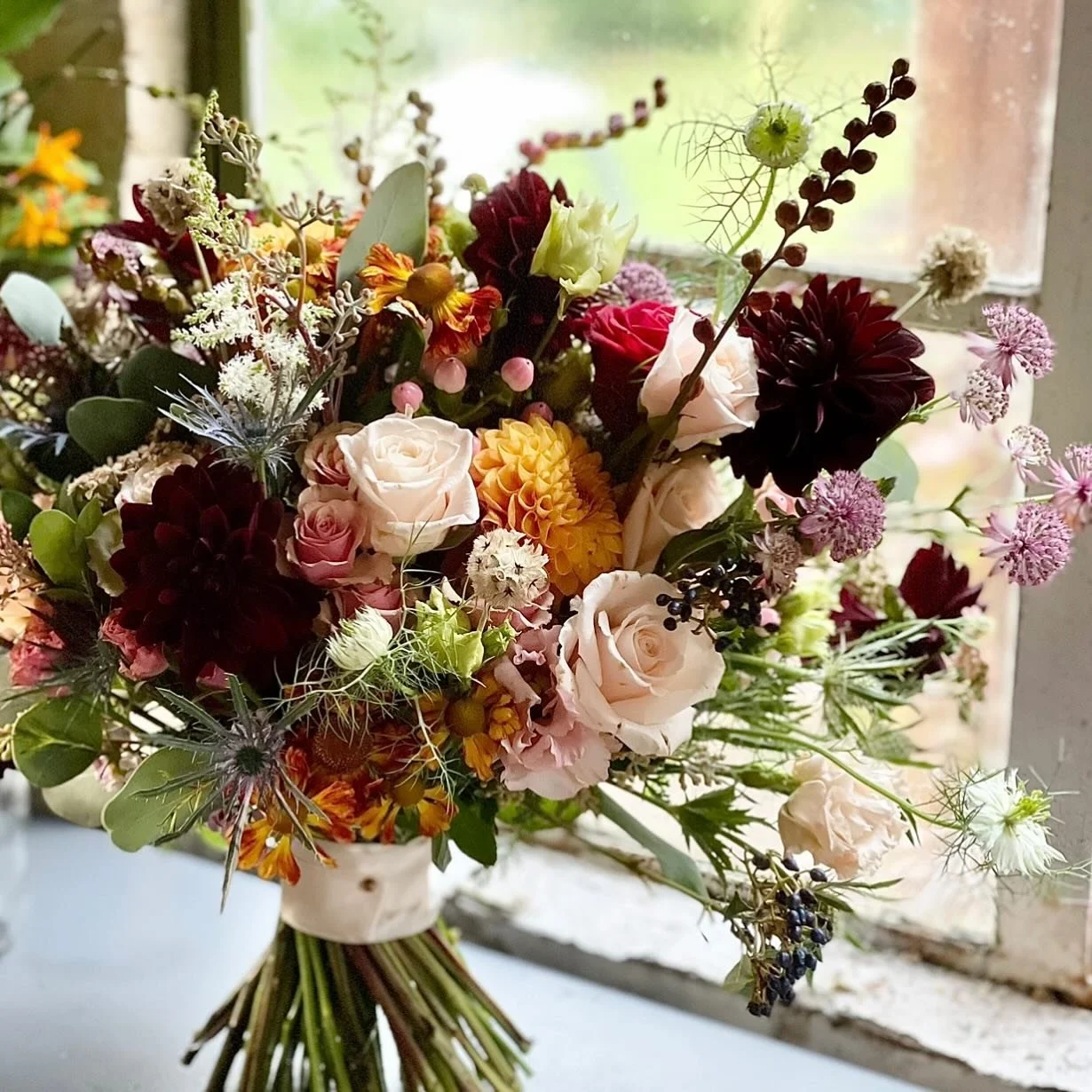 &bull;Friday Flowers&bull;

Available for local collection or delivery this week. Last one before we have a little break for half term. 

Enjoying life in my FAVE season! Ordering available now on the website. 

Thanks so much 🤍

#fridayflowers #flo