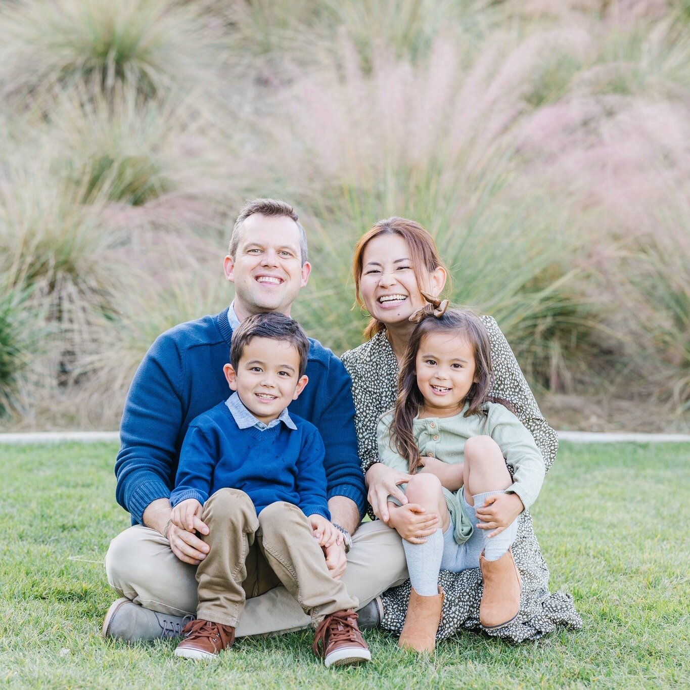 Family Photo Session at Palos Verdes ❤

#palosverdes
#familyportrait
#familyphotosession
#pasadenaphotographer
#pasadena
#happyandinspired
#familyphotography
#christmas
#christmastree
#christmascard
#losangeles
#losangelesfamilyphotographer
#losangel