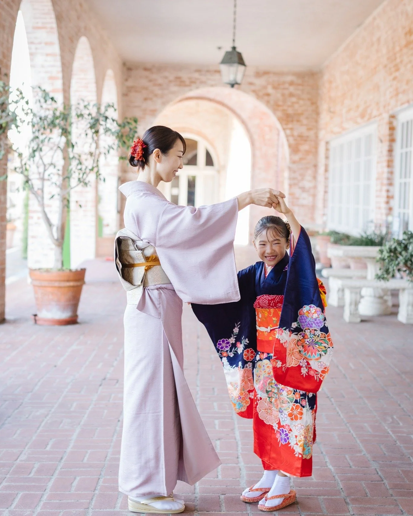 Daughter and Mom✨

Kimono Stylist/ Hair &amp; Make Up @izumi0810 

#七五三
#七五三7歳女の子
#アメリカで七五三
#kimono
#losangeles
#パサデナ
#アメリカ生活
#アメリカ在住
#アメリカ在住日本人
#ロサンゼルス生活
#ロサンゼルス
#ロサンゼルスフォトグラファー
#女性フォトグラファー
#カメラ好きな人と繋がりたい
#海外で着物撮影
#malagacoveplaza
#malagacovelibrary