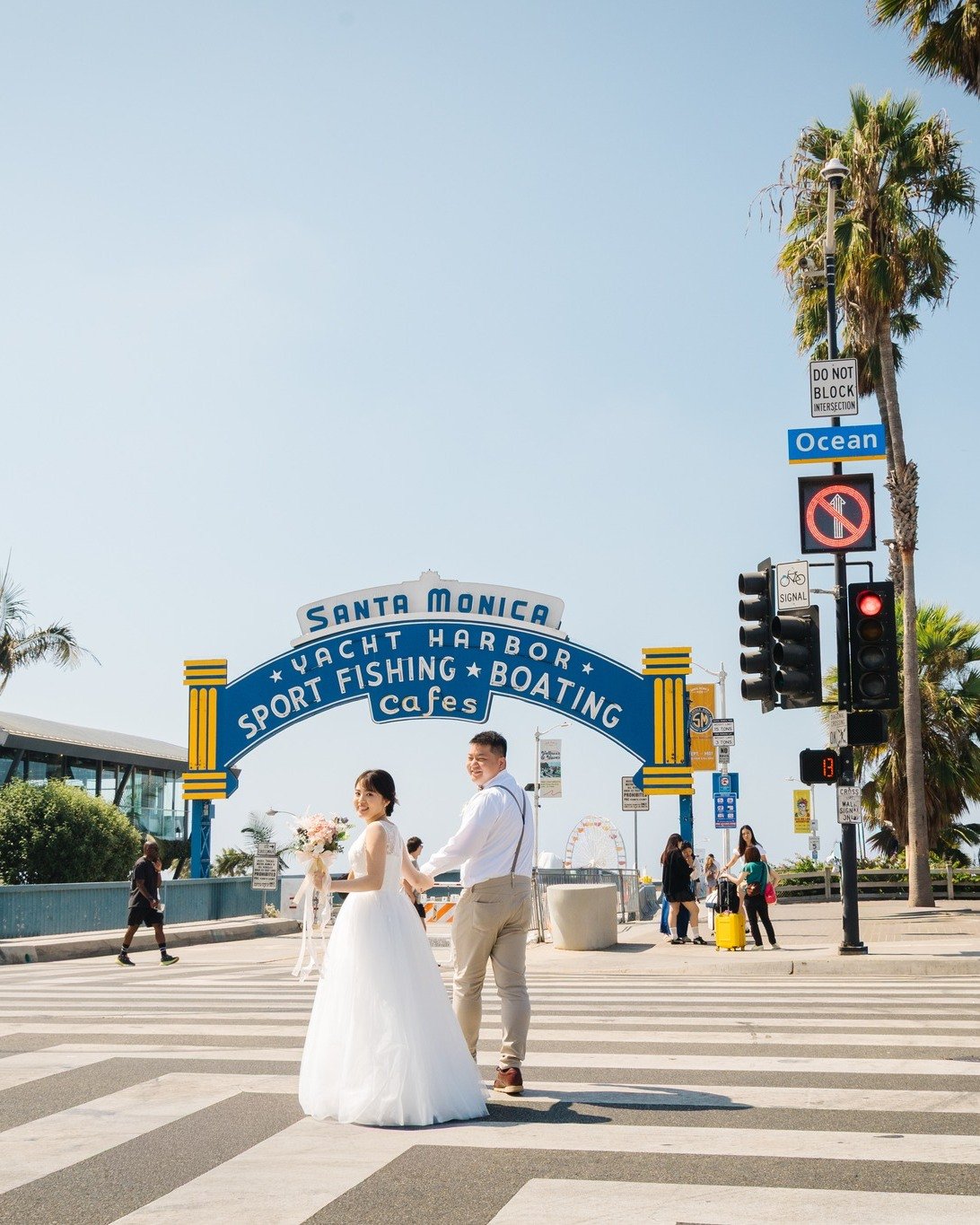 Wedding Photo Tour in Santa Monica! 

ウェディングフォトツアーin LA✨

この日はサンタモニカ、ハリウッド、そして大谷選手の壁画があるリトルトーキョーまで巡りました。途中でIn-N-Outにランチ休憩も🍔

普段はあまり行かない場所も、お二人と一緒にわいわい巡りながら撮影できて、とても楽しく素敵な思い出になりました。

Hair &amp; Make @izumi0810 

#サンタモニカ前撮り #ロサンゼルス前撮り #LAウェディング
#前撮り撮影