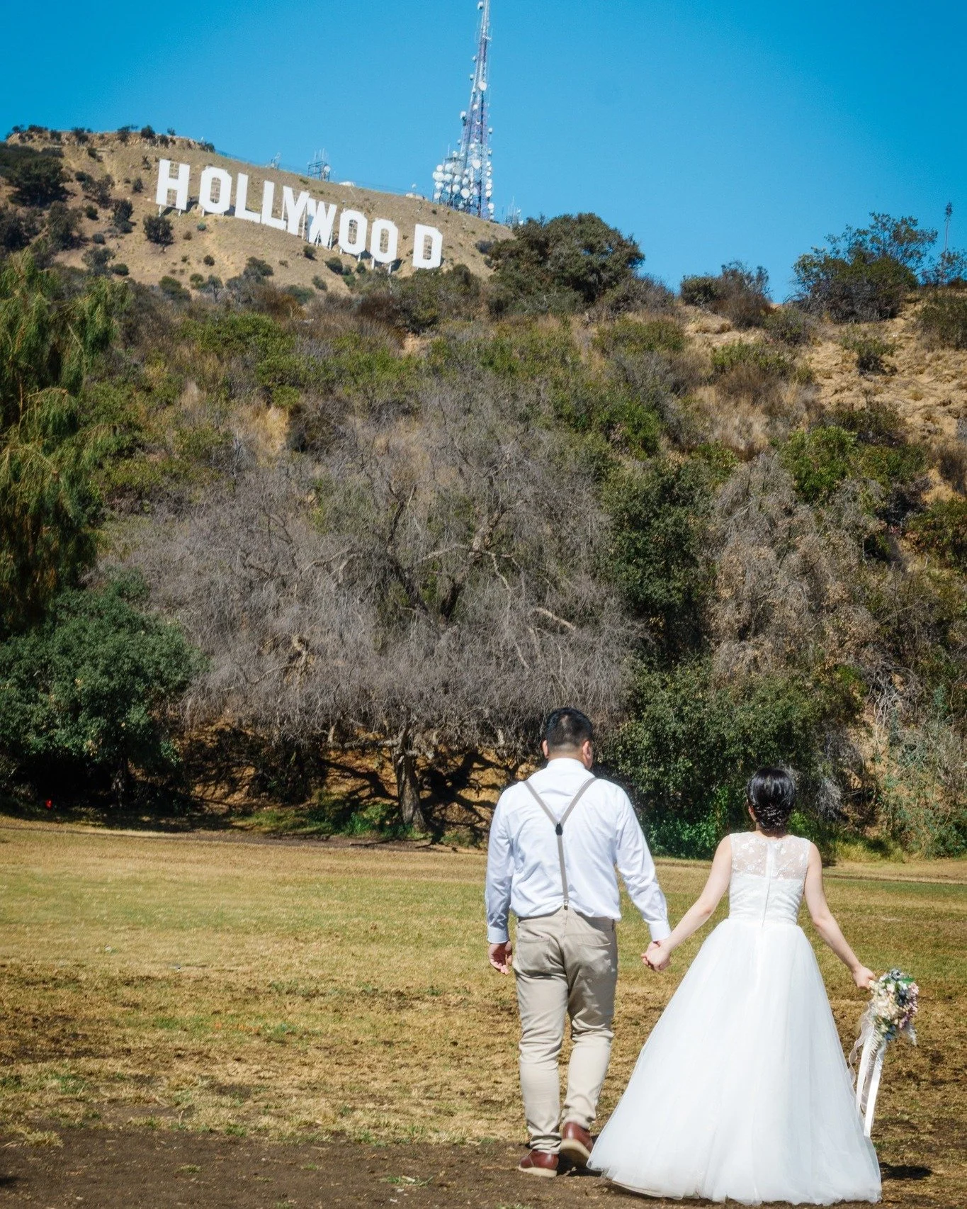Wedding Photo Tour in LA✨サンタモニカ＆ハリウッドサイン撮影

ロサンゼルスならではのロケーションを巡るウェディングフォトツアー📸✨

サンタモニカビーチやハリウッドサイン、そして話題の大谷選手の壁画、さらにロサンゼルス名物のIn-N-Out Burgerでランチ＆撮影も🍔

お客様のご希望に寄り添いながら、ロサンゼルス・パサデナ・SoCalエリアで特別な撮影プランをご提案いたします✨

一生の思い出に残るウェディングフォトを一緒に作りましょう♡

Hair &amp