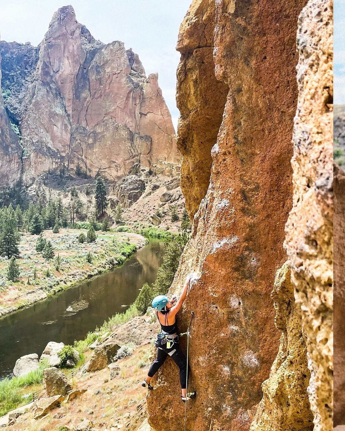 Finally got around to trying lead climbing after years of avoiding it and the best part was snacking on @kodiakcakes crispy cookies as a reward for facing my fears. 

Climbing is one of those things that remind me to aim to find joy in the present mo