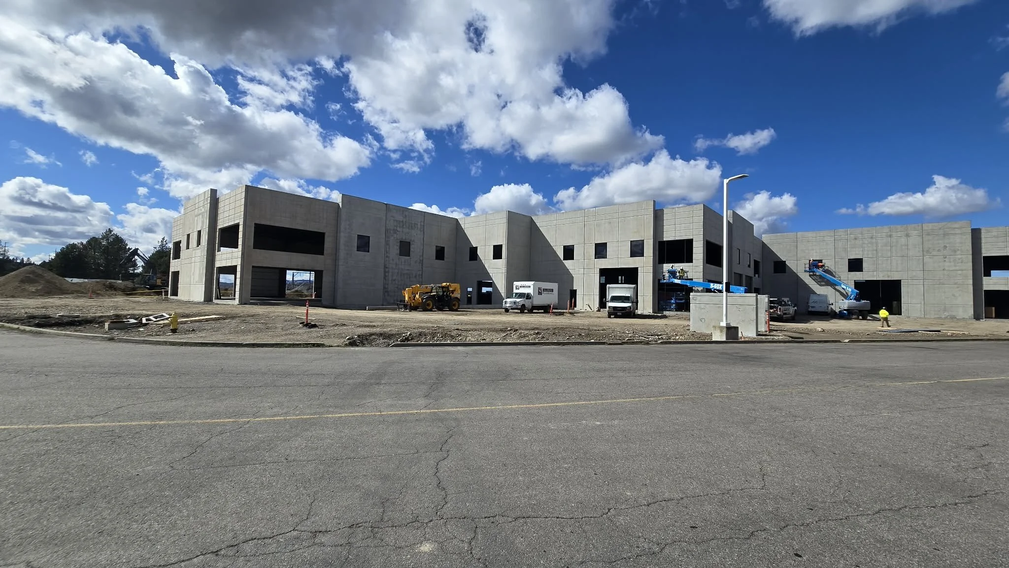 22421 E. Appleway Ave. Space 1 - Showroom/Flex