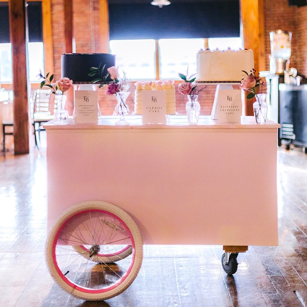 🎂 Love to see our cart being used to display beautiful @thecakebakeshop cakes at a gorgeous wedding by the amazing @emilyventuradesigns! 
.
photograph by the talented  @annaclarkphoto