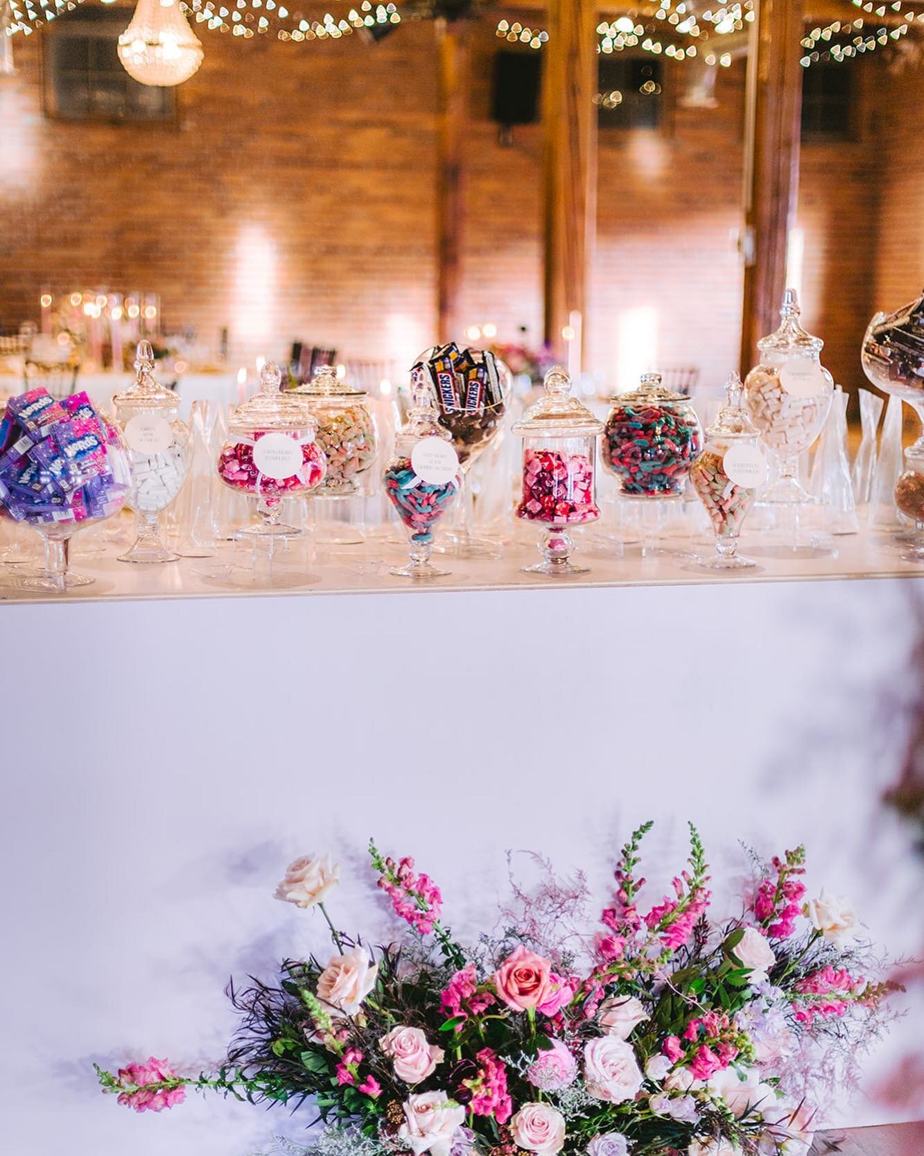 🍬Candy Crush much?!🍬 
.
We love how our display table is styled here with candy and gorgeous florals! 
.
Planner -  @emilyventuradesigns 
Florals - @annegreyflowers 
Photograph - @annaclarkphoto 
Display - @elderflower_design 
Venue - @mavrisevents