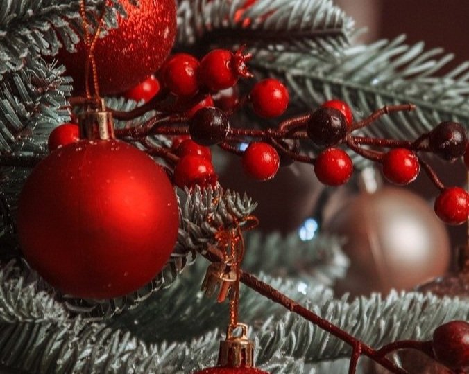Christmas Ornaments on Tree - zoomed in