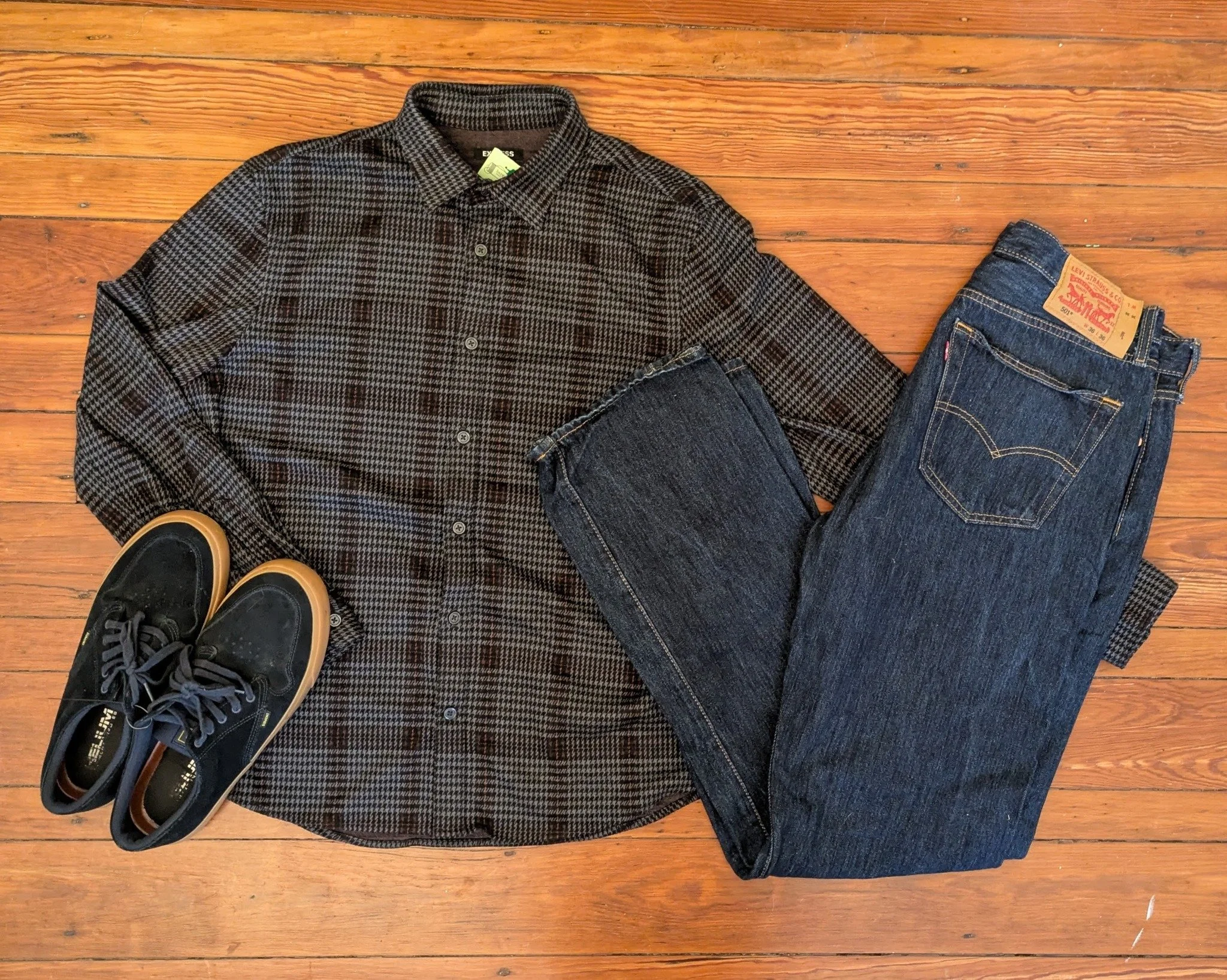 Denim, pattern, and comfort &mdash; everything you need to step into fall in style. 🍁

#shopsecondhand #sustainableshopping #thrifty #thriftfinds #phillythrift