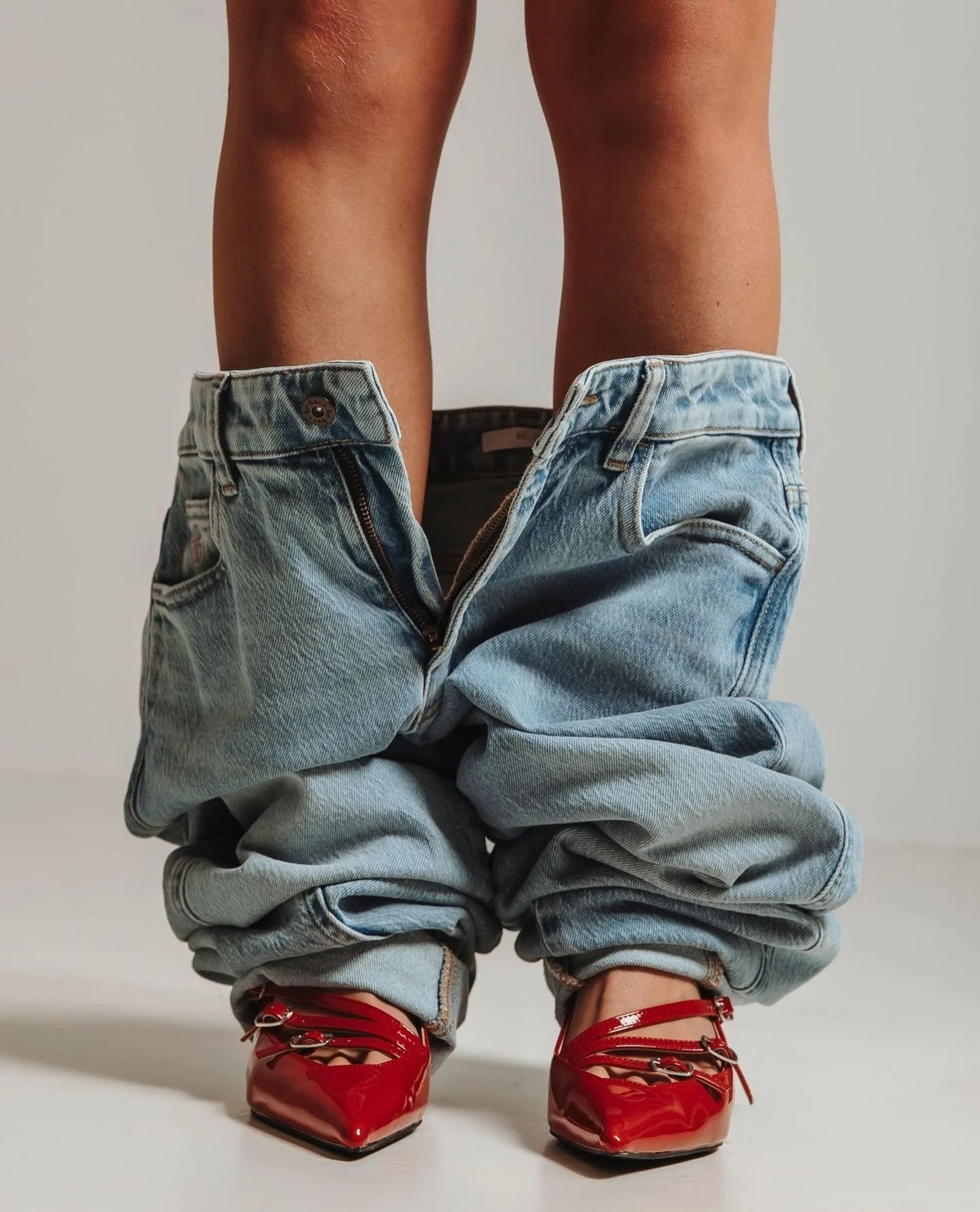 Happy Valentine&rsquo;s Day weekend 💘🫦Some relationships are worth saving. Your jeans are one of them👖

Text us to request a laundry or dry cleaning pickup. 

#JULIETTEnyc #denimcare #laundrybutluxury #nyclifestyle #drycleaning