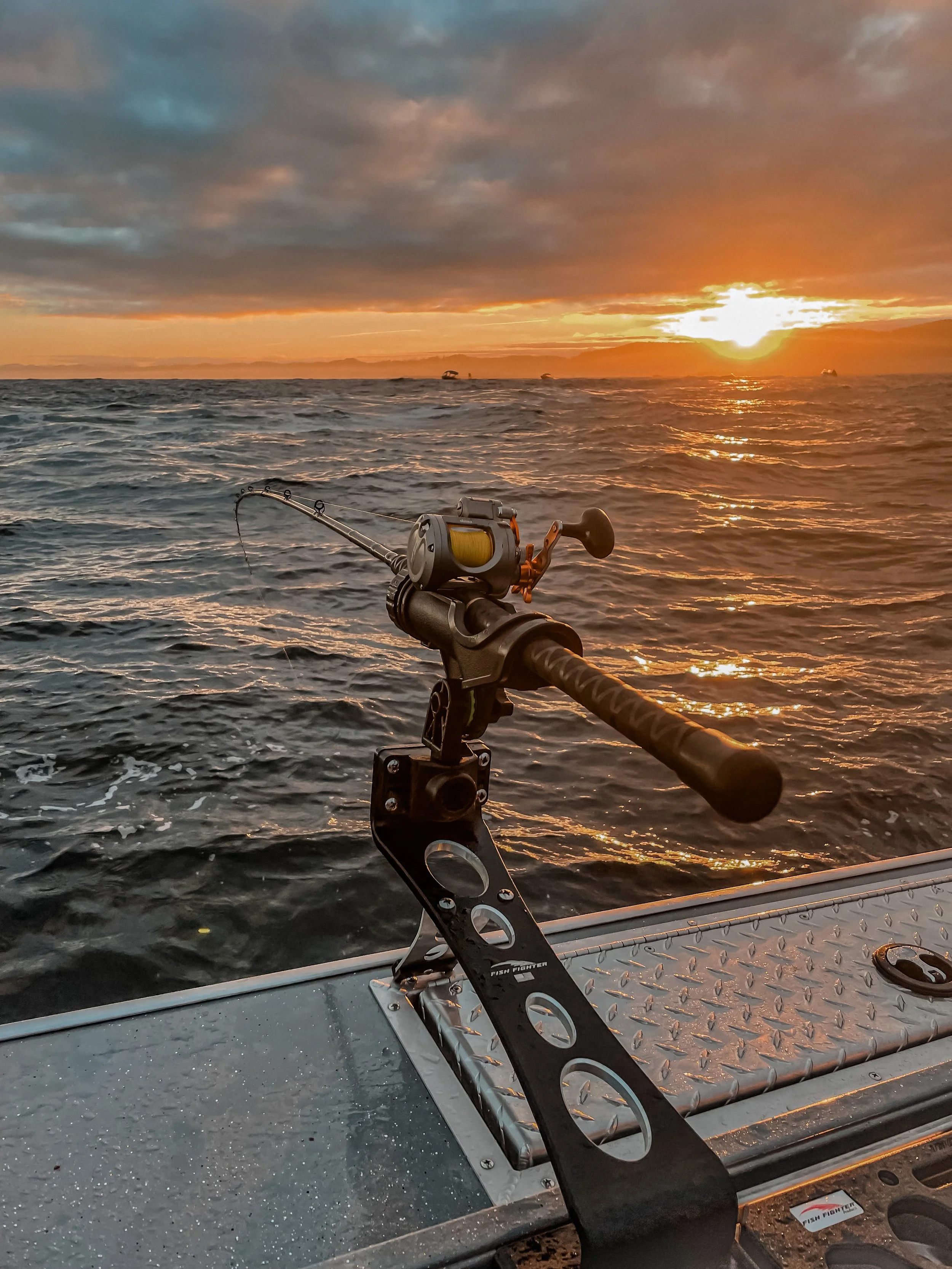 Best Fishing Guide, Salmon Guide, Steelhead Guide, Halibut Guide, Bottom Fish Guide, Rock Fish Guide, Crabbing Guide, Salmon Charter, Steelhead Charter, Halibut Charter, Bottom fish Charter, Rock Fish Charter, Crabbing Charter Tuna Guide Tuna Charter