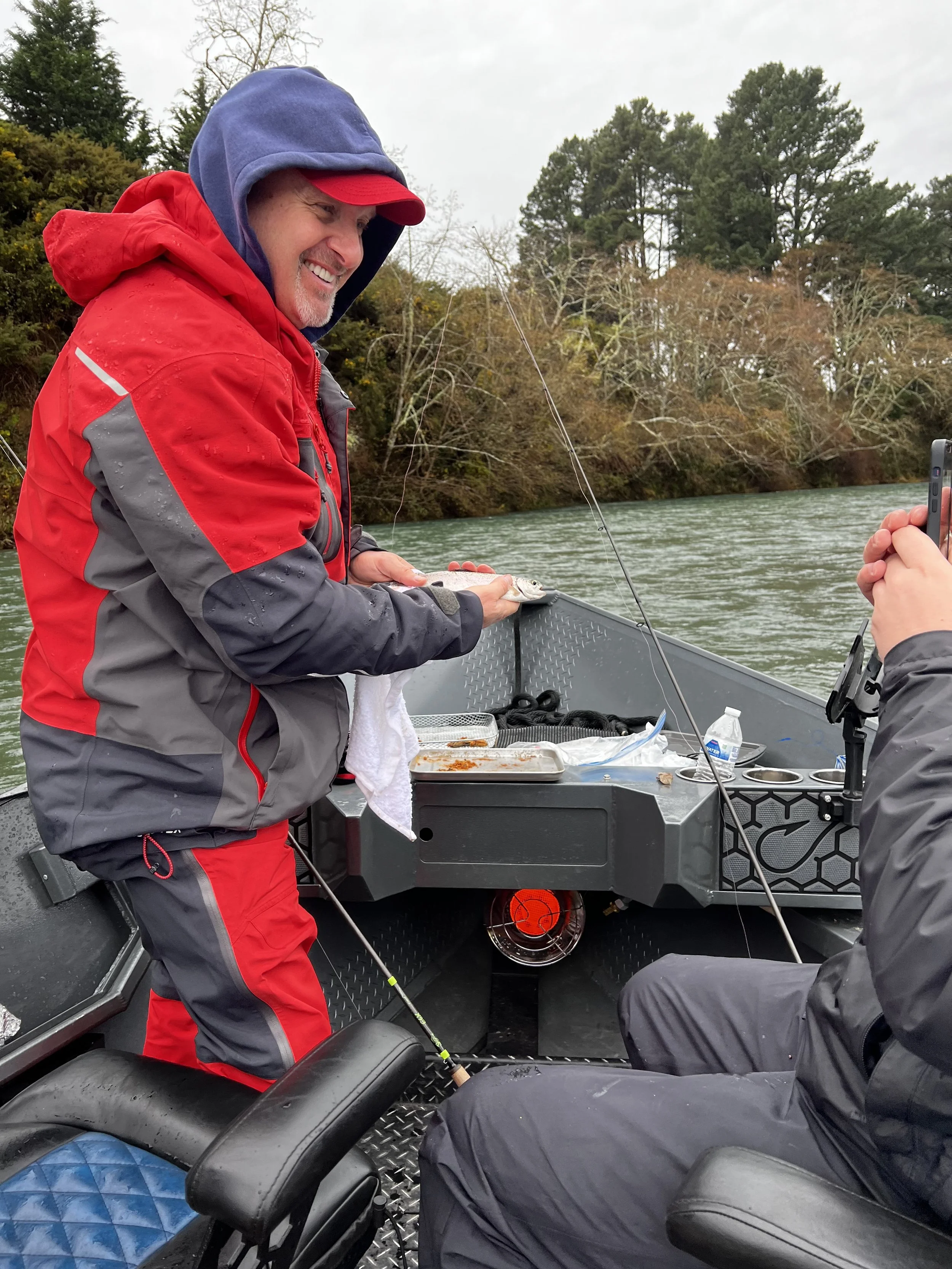 Oregon Fishing Guide, Oregon Charter, Winchester Bay Charter, Coos Bay Charter, Fishing Guide, Big Fish Guide, Best Guide, Salmon, Tuna, Halibut, Bottom Fish, Crabbing, Striper, Small Mouth Bass, Shad, Sturgeon, Roseburg Fishing Guide