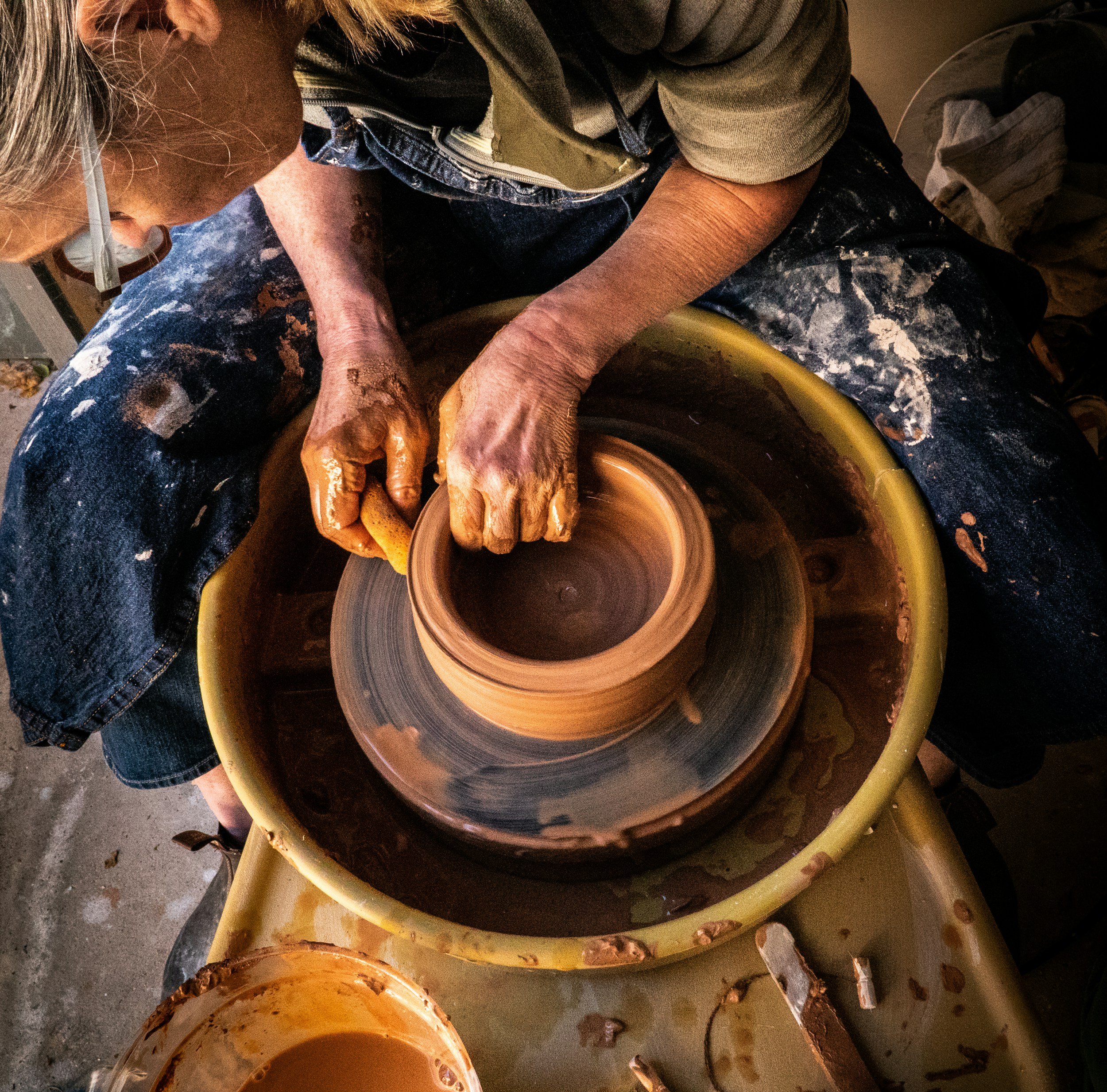 Creatività in natura: Laboratorio di yoga e ceramica