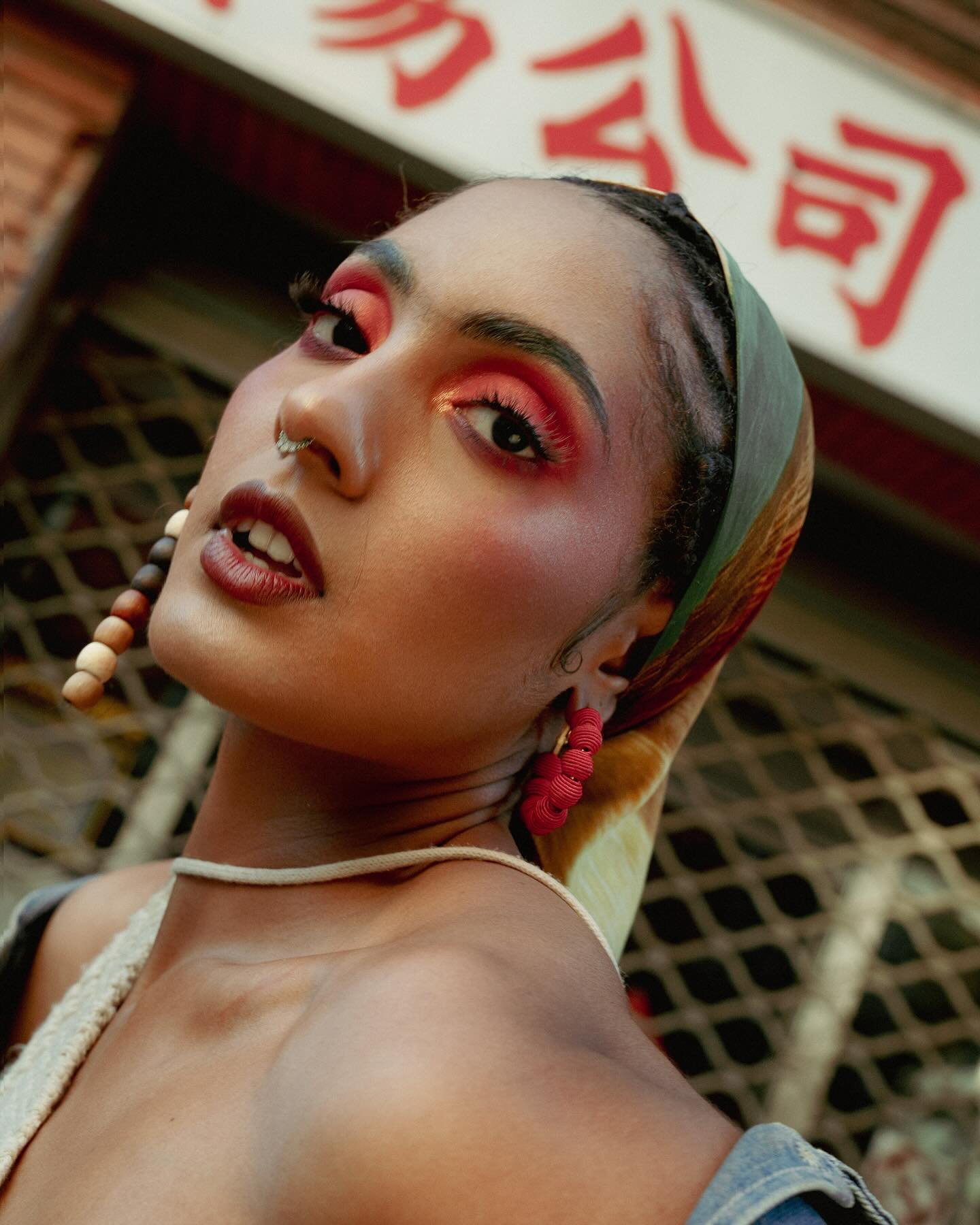 Helloooo 🩷
Je suis de retour, apr&egrave;s presque un mois sans poster 🫣 j&rsquo;esp&egrave;re que cette s&eacute;rie vous plaira 😘✨
 
TEAM
Creative director @bless_oshun_ 
Makeup artist @achtmakeup 
Model @bless_oshun_ 
Assistant @kenzakonee 

1,