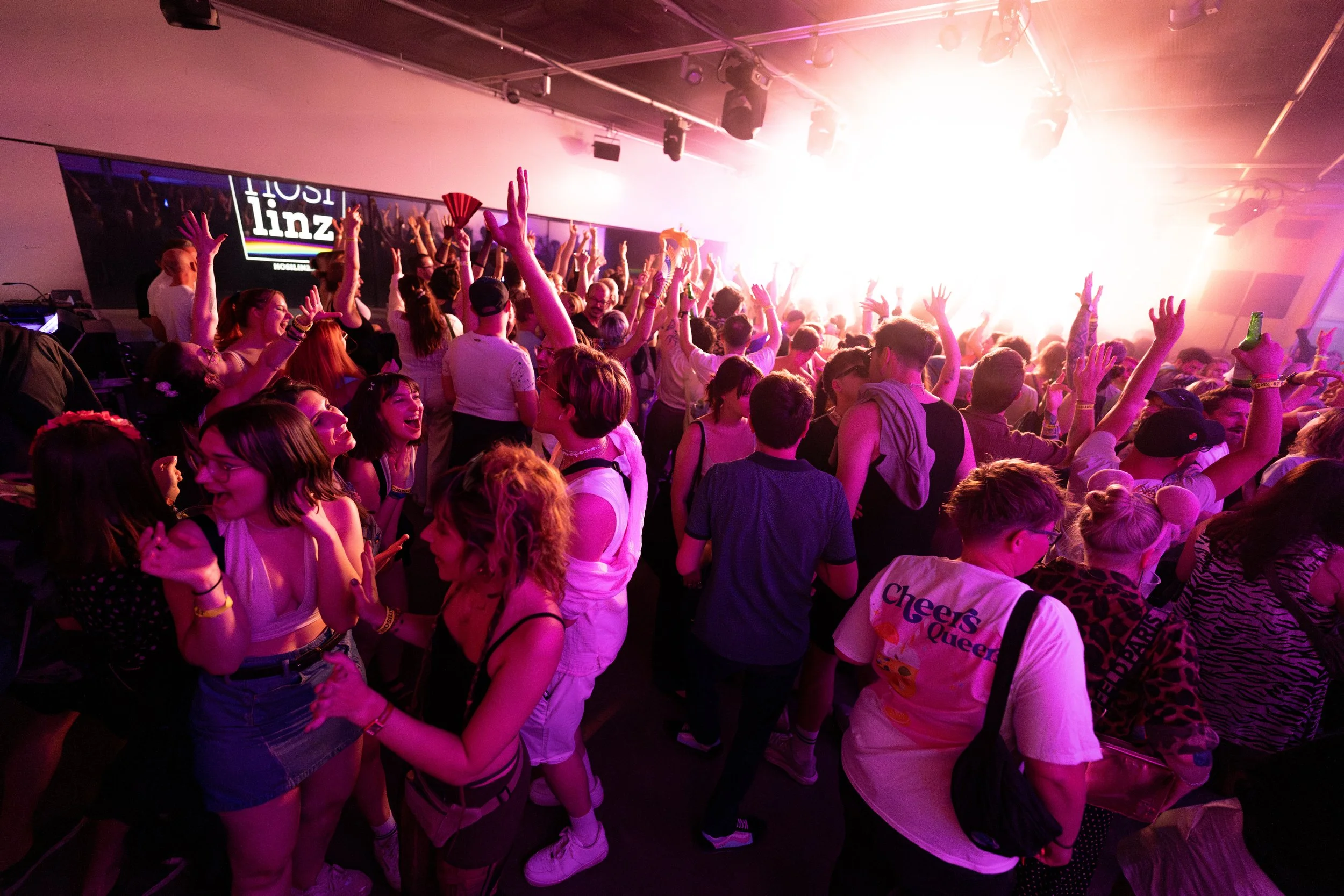 250621_JK_LinzPride25_PrideNight_0046.jpg