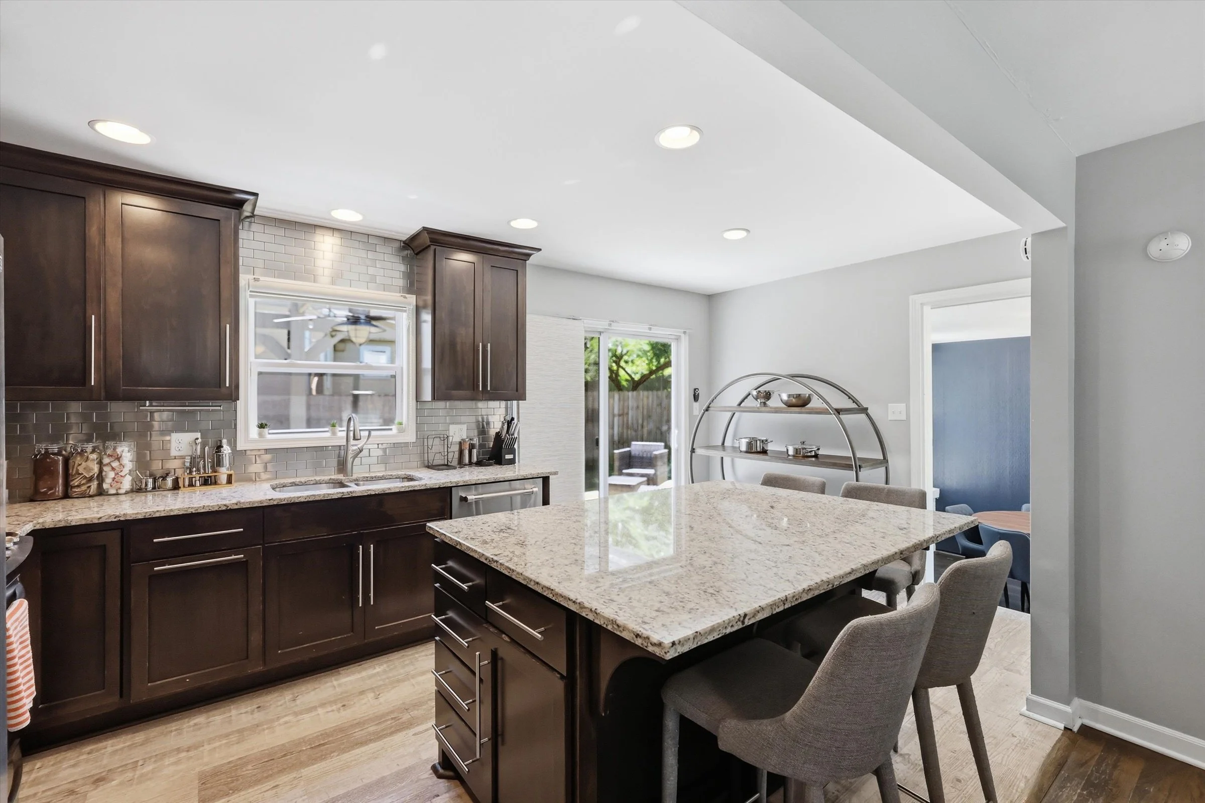 08-110 E Sweeney Blvd.jpg