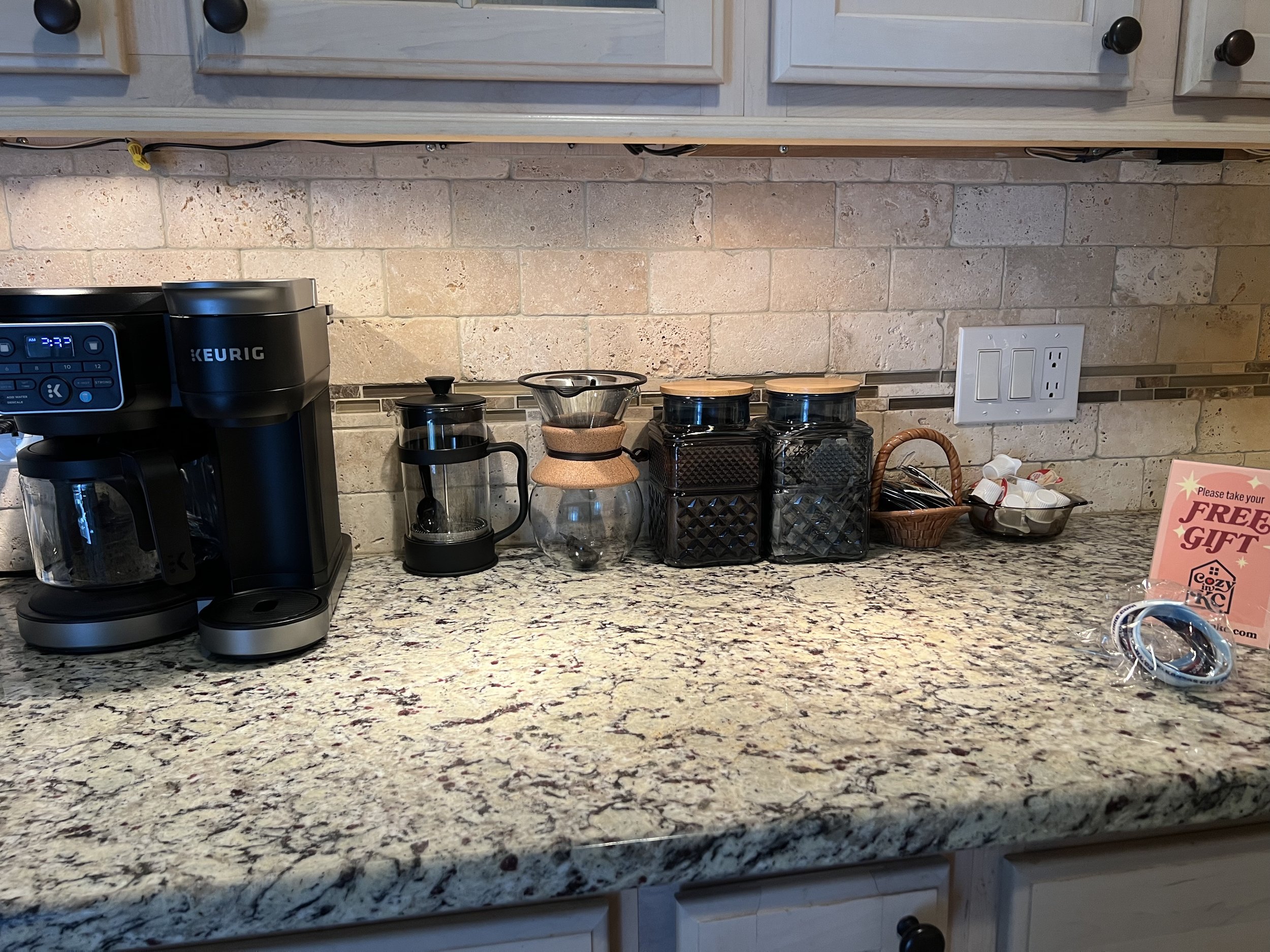 Mission Breeze Cozy In KC Rental (13).jpg