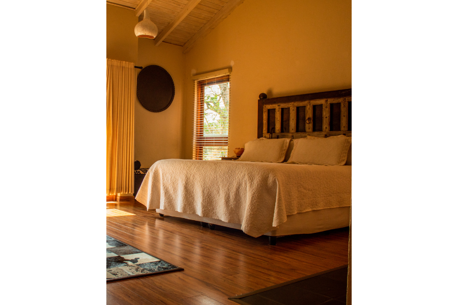 Airbnb Kansas City vs Direct Vacation Rental Booking: Fees, Support, and Flexibility