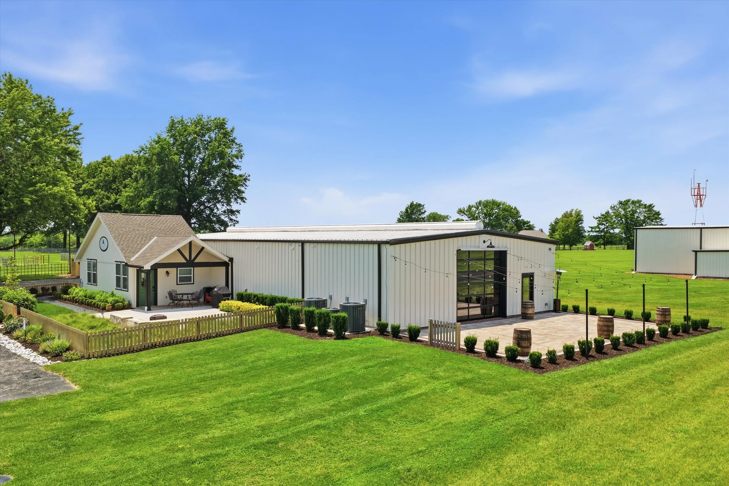 Hangar 1 and 2 Cozy in KC Airbnb VRBO Pleasant Hill (9).jpg