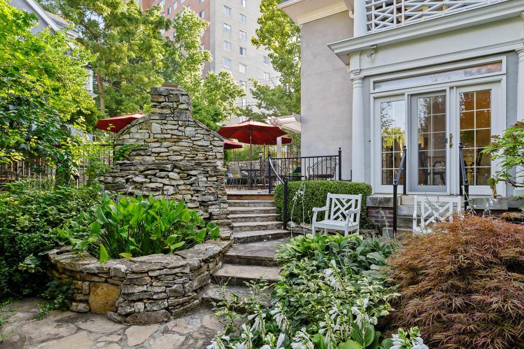 Southmoreland Exterior - 08.jpg