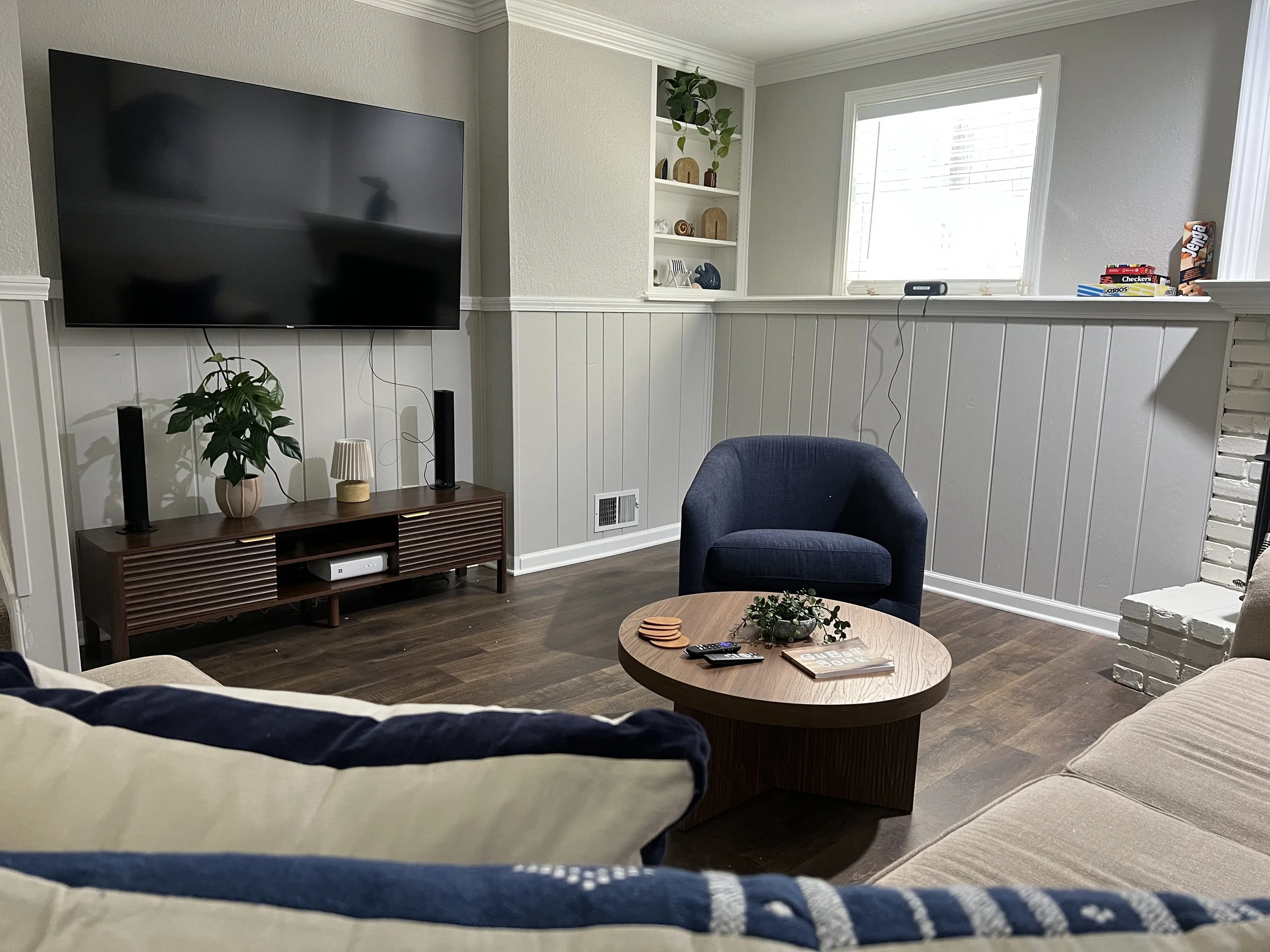Mission Breeze Cozy In KC Rental (7).jpg
