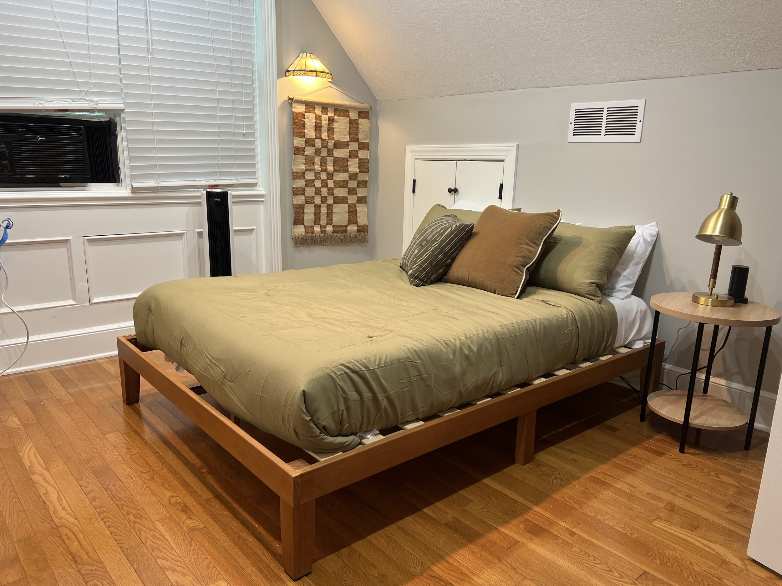 Mission Breeze Cozy In KC Rental (5).jpg