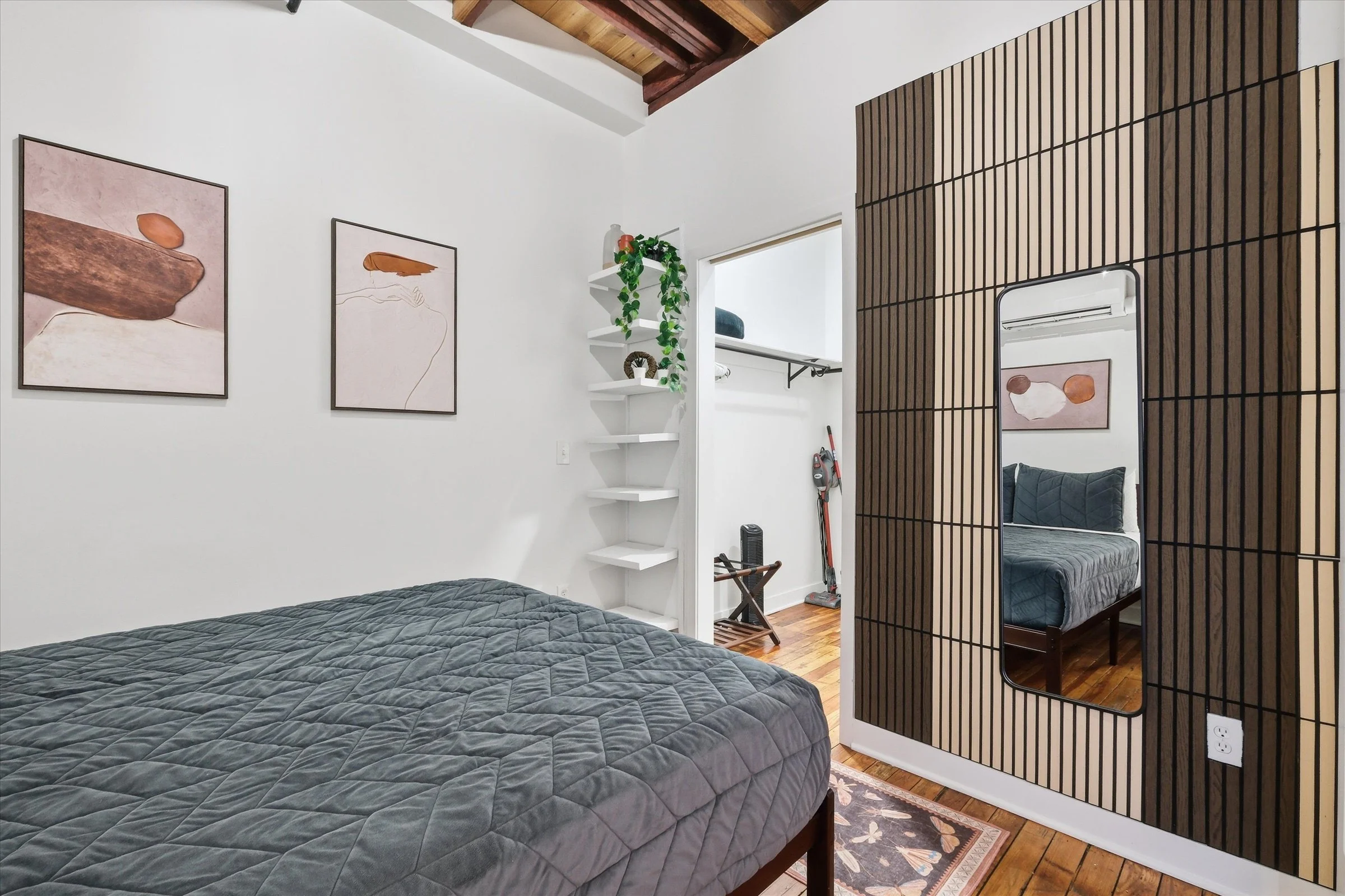 Oak St 3 Cozy in KC Crossroads Rental (13).jpg