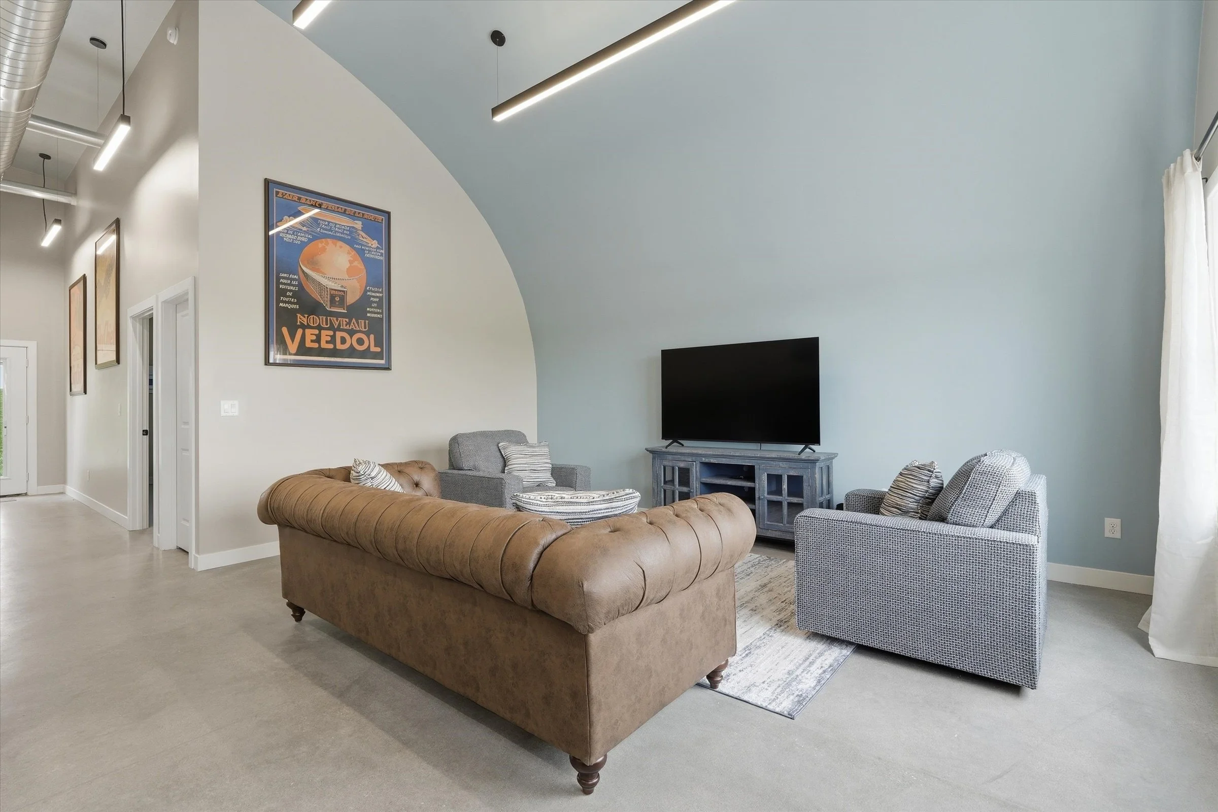 Hangar 1 and 2 Cozy in KC Airbnb VRBO Pleasant Hill (39).jpg