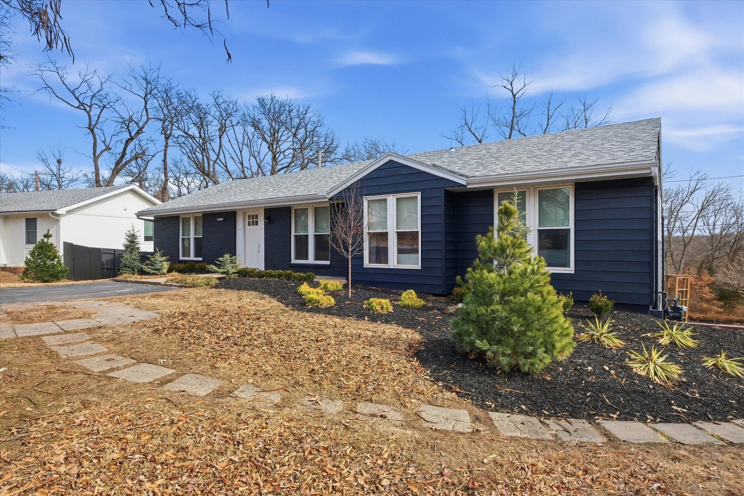 02-9905 W 60th Terrace.jpg